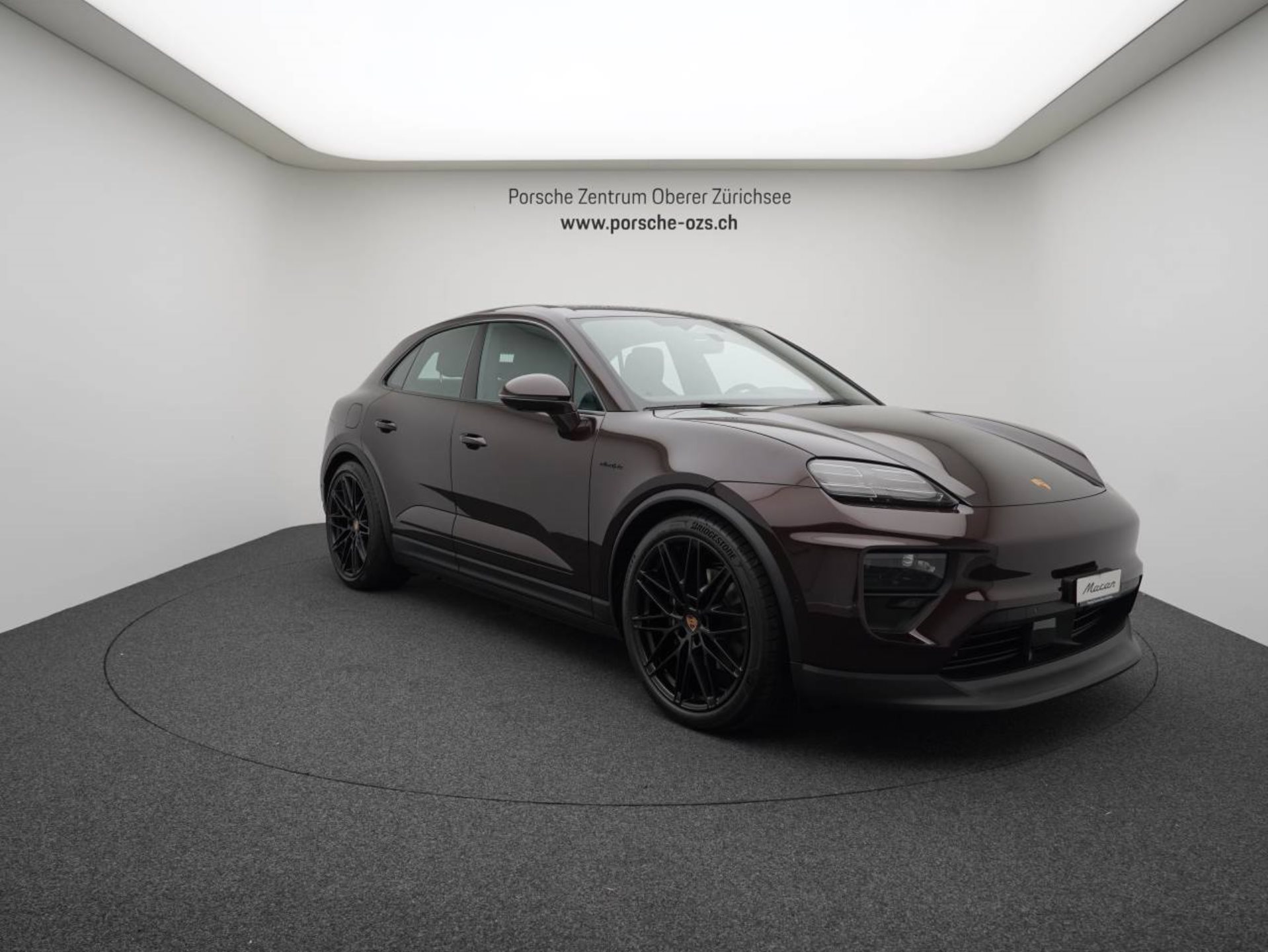 PORSCHE Macan 4-image-8