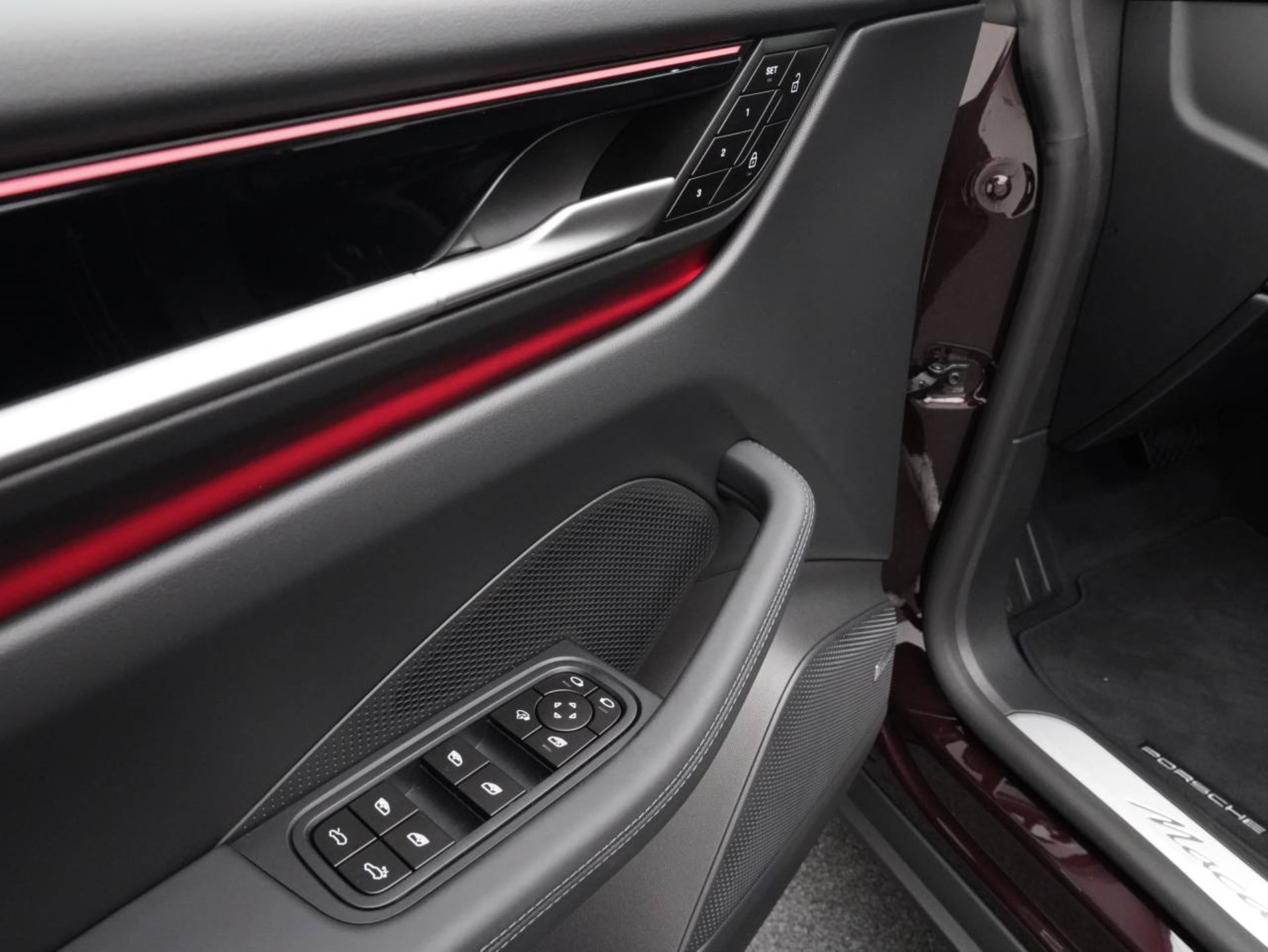 PORSCHE Macan 4-image-29