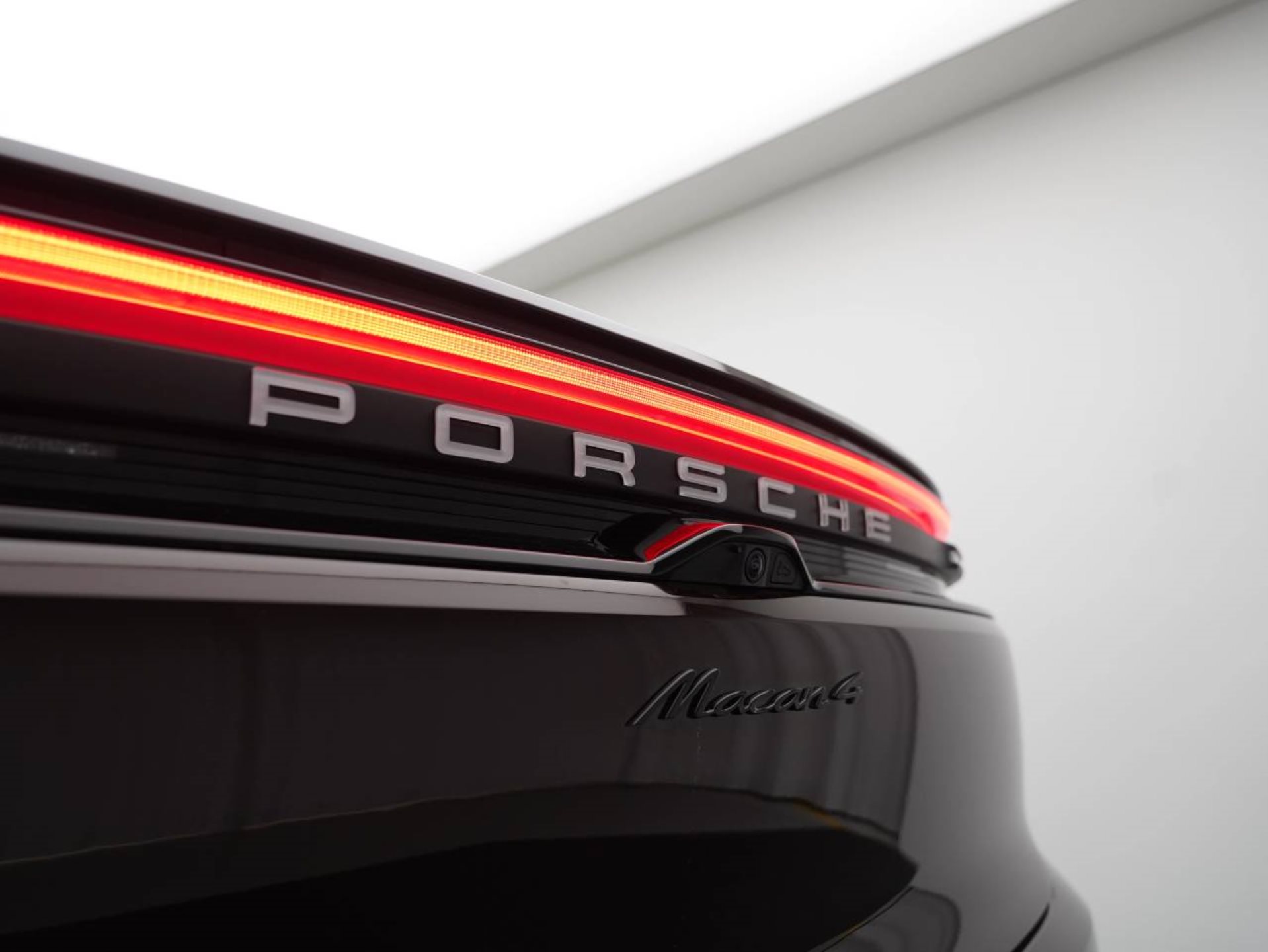 PORSCHE Macan 4-image-16