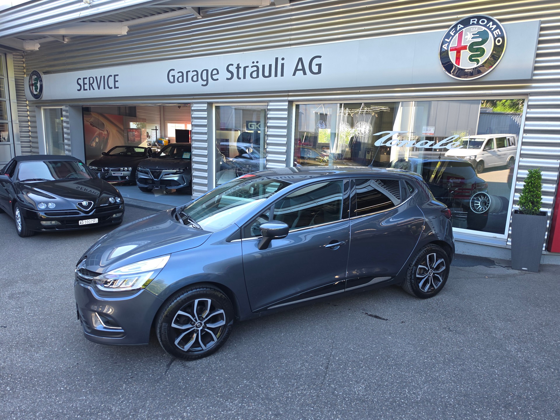 RENAULT Clio 0.9 Intens-image-1