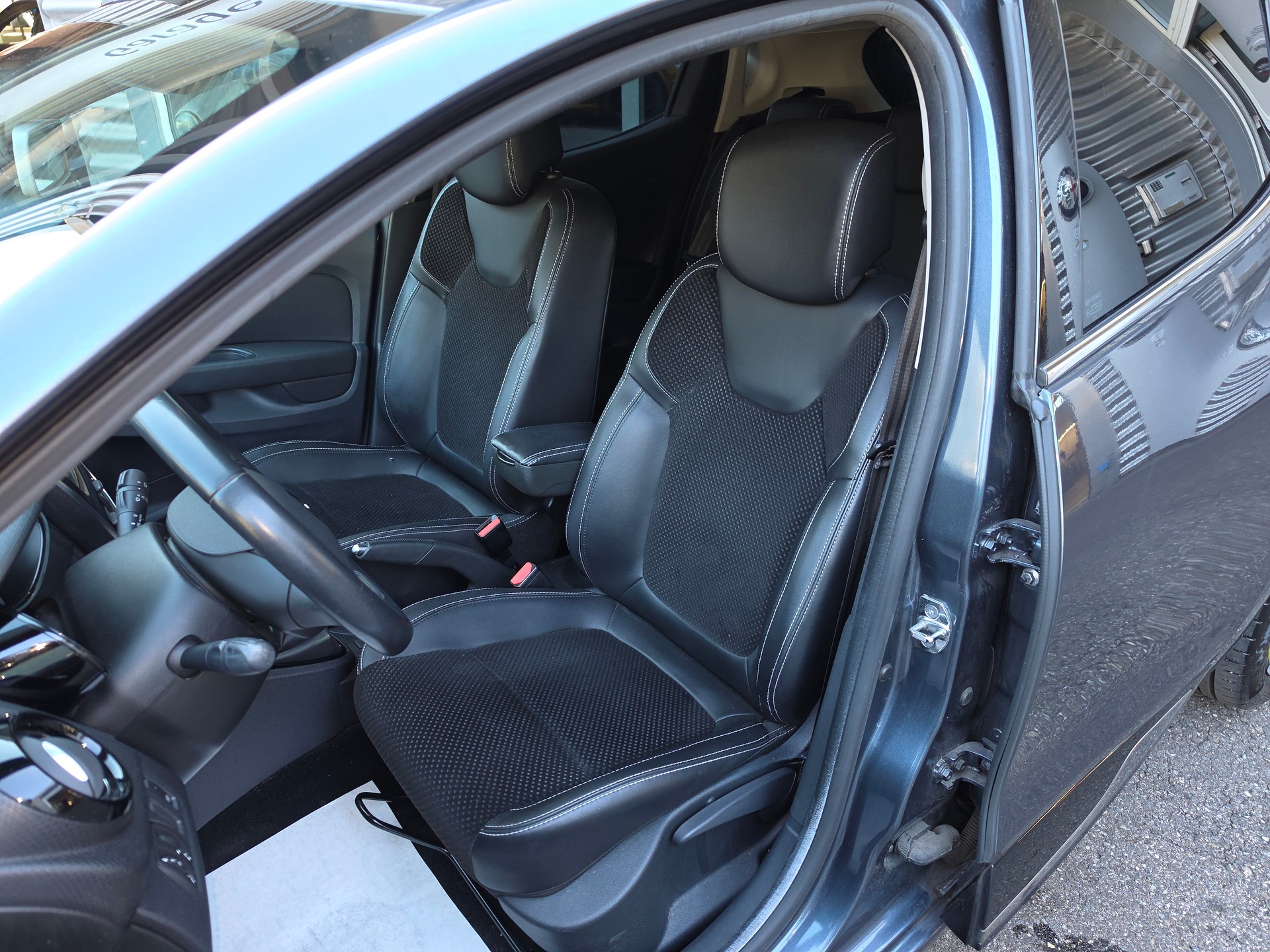 RENAULT Clio 0.9 Intens-image-5