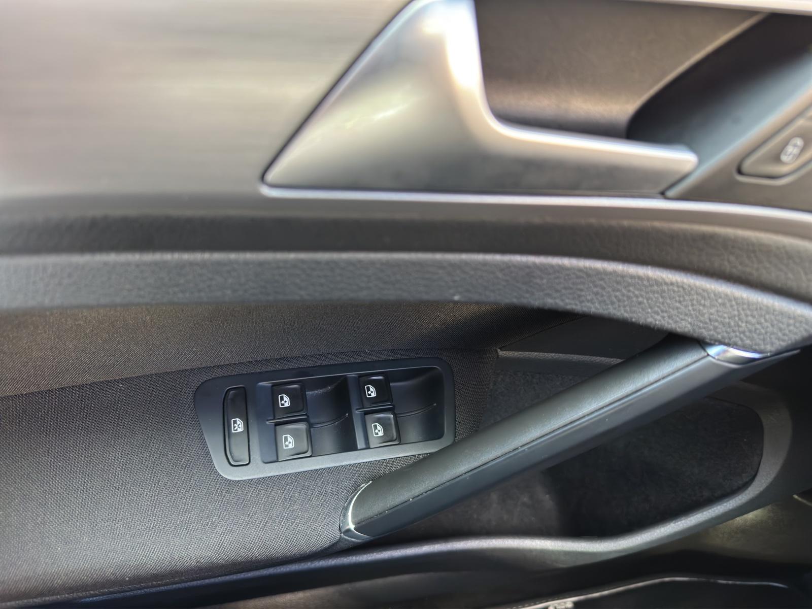 VW Golf VII 1.0 TSI BlueM Comfortline-image-12