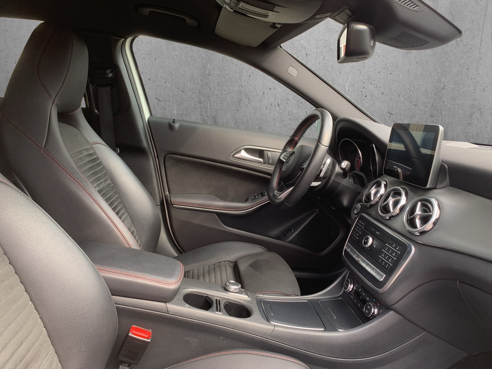 MERCEDES-BENZ GLA 200 CDI Swiss Star Edition AMG Line 4Matic 7G-DCT-image-12