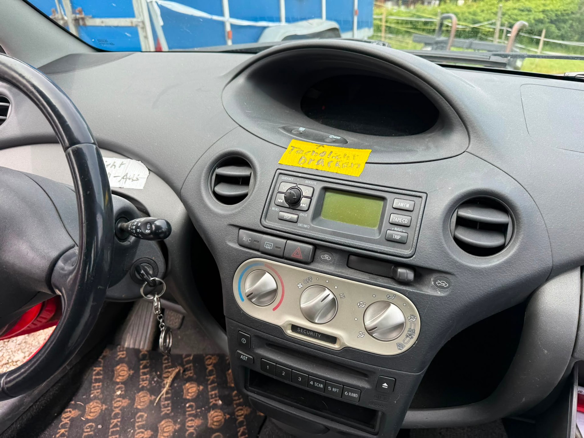 TOYOTA Yaris 1.3 Linea Sol-image-4