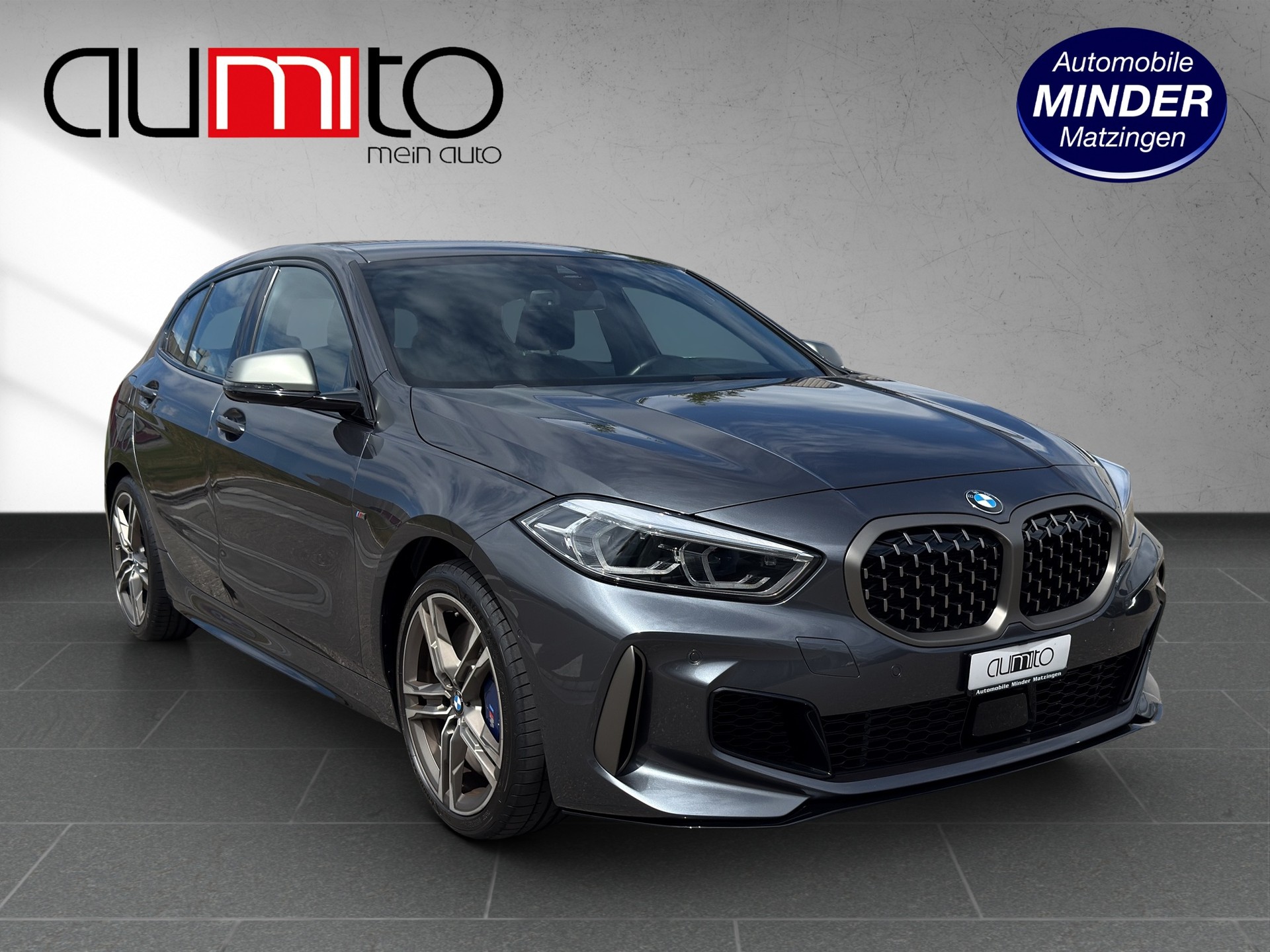 BMW M135i xDrive Steptronic-image-0