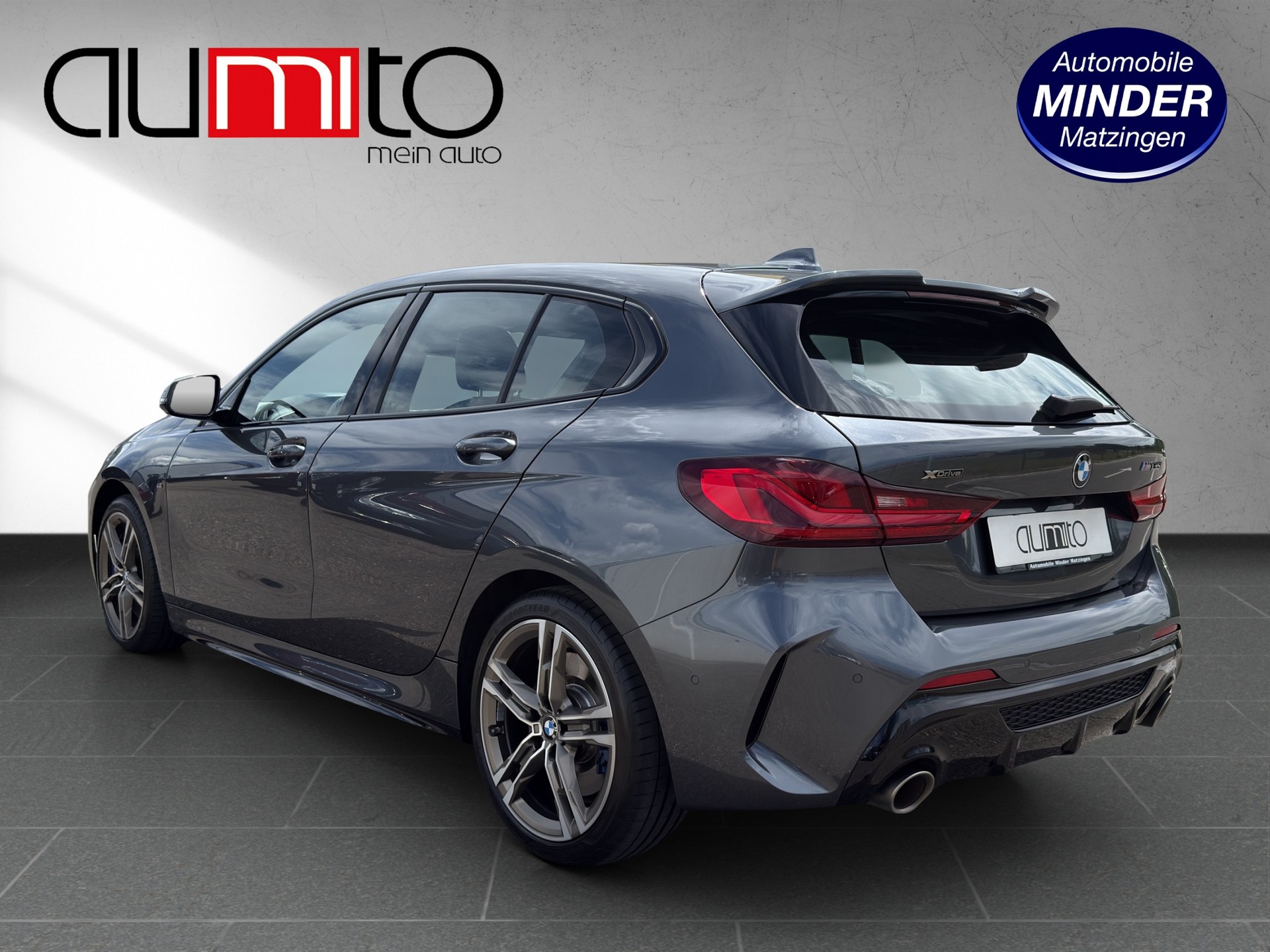 BMW M135i xDrive Steptronic-image-4