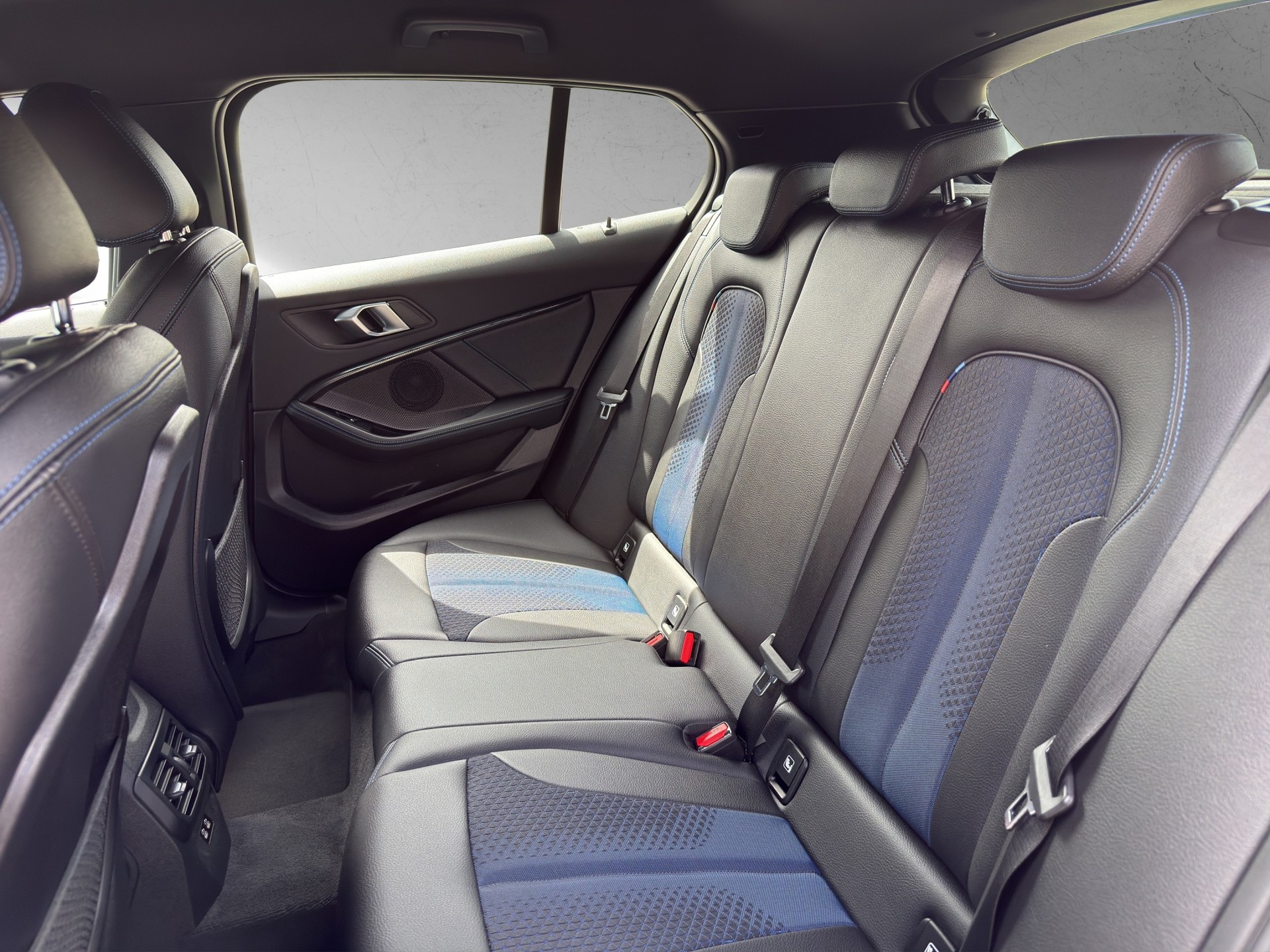 BMW M135i xDrive Steptronic-image-9