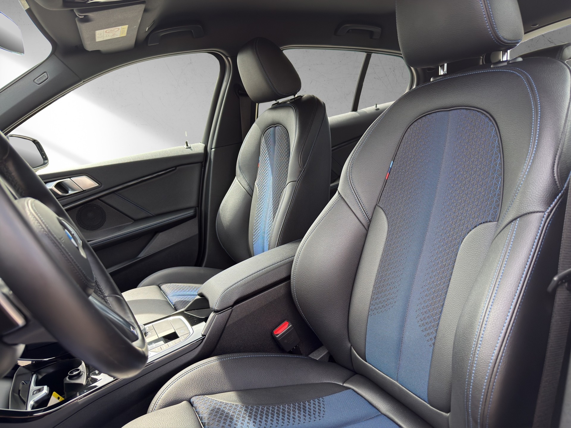 BMW M135i xDrive Steptronic-image-6