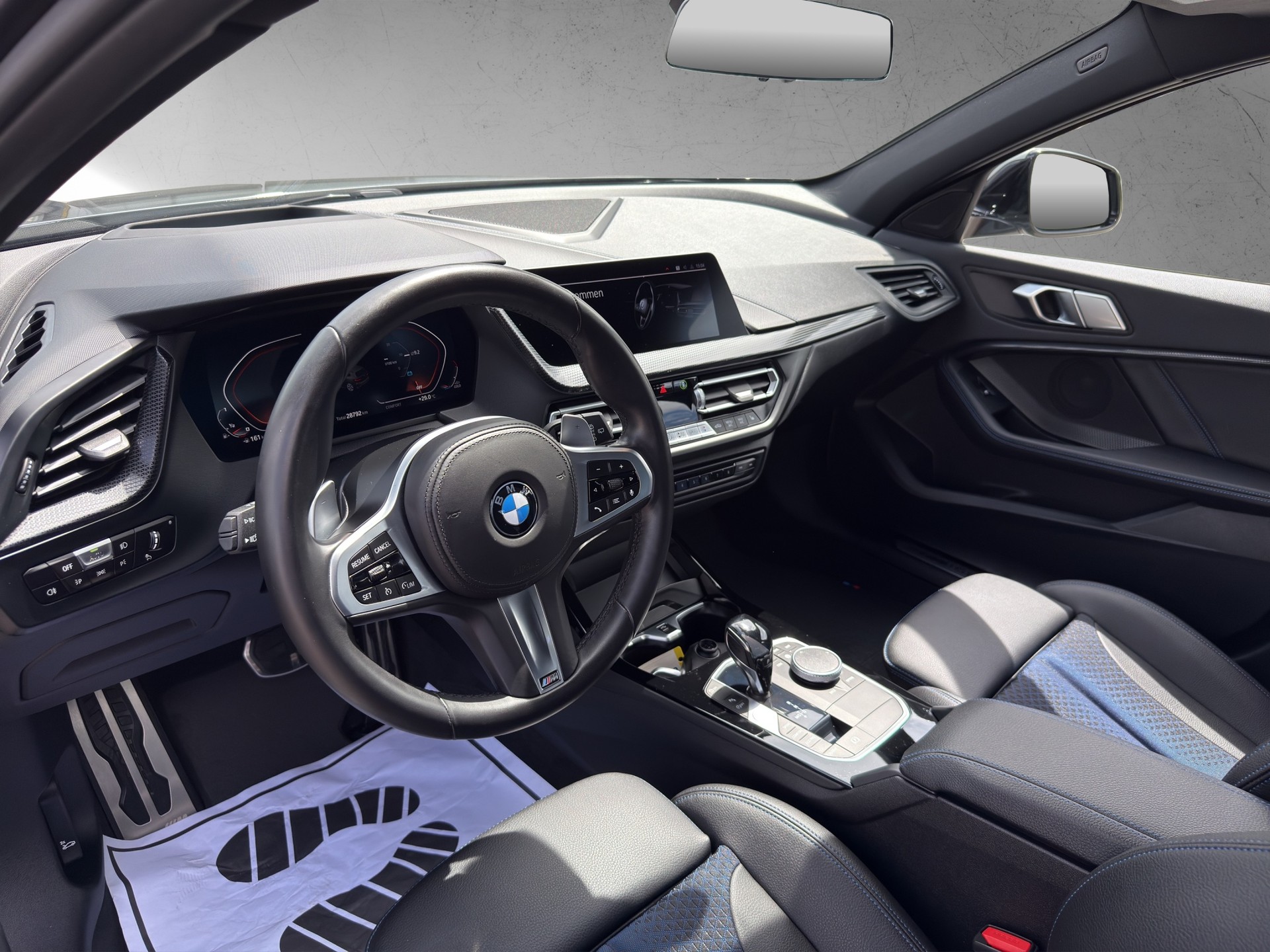 BMW M135i xDrive Steptronic-image-5