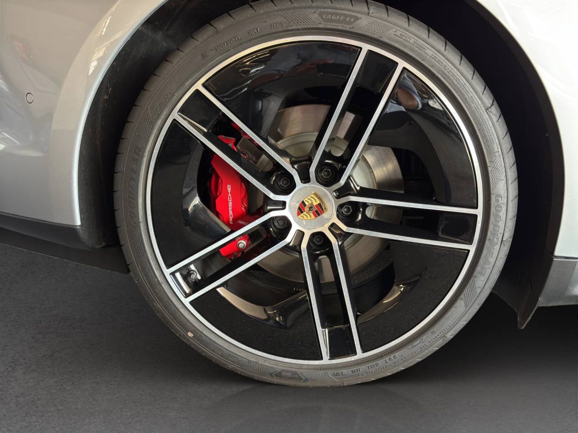 PORSCHE Taycan GTS-image-11