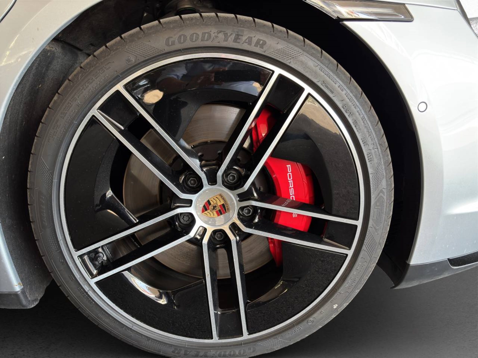 PORSCHE Taycan GTS-image-10