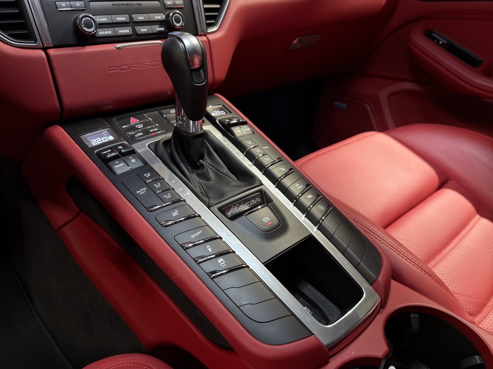 PORSCHE Macan Turbo PDK-image-12