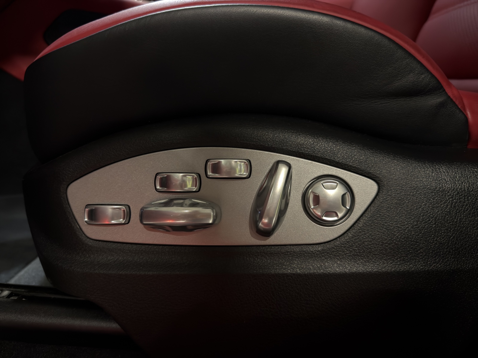 PORSCHE Macan Turbo PDK-image-24