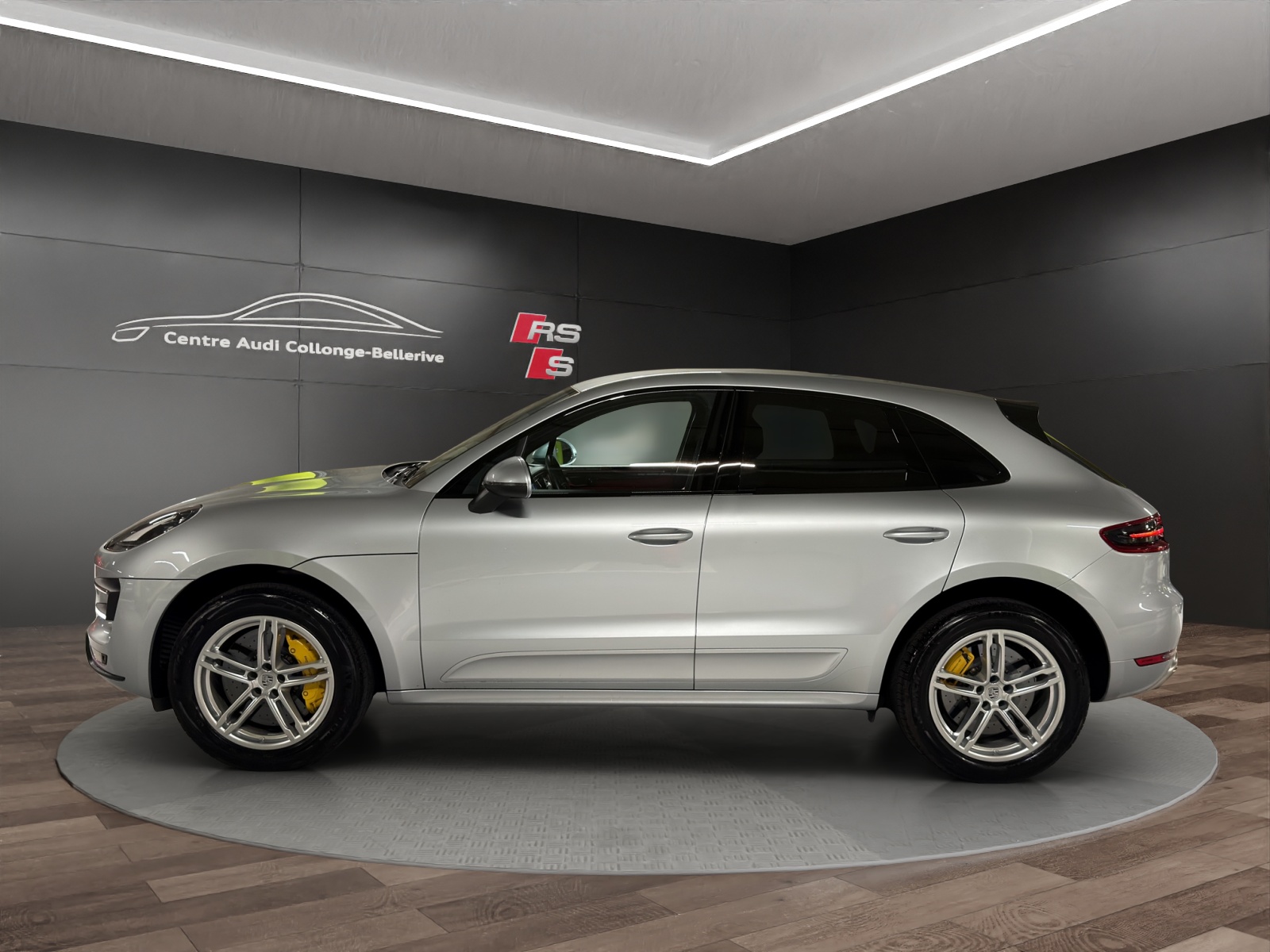 PORSCHE Macan Turbo PDK-showroom-element-2