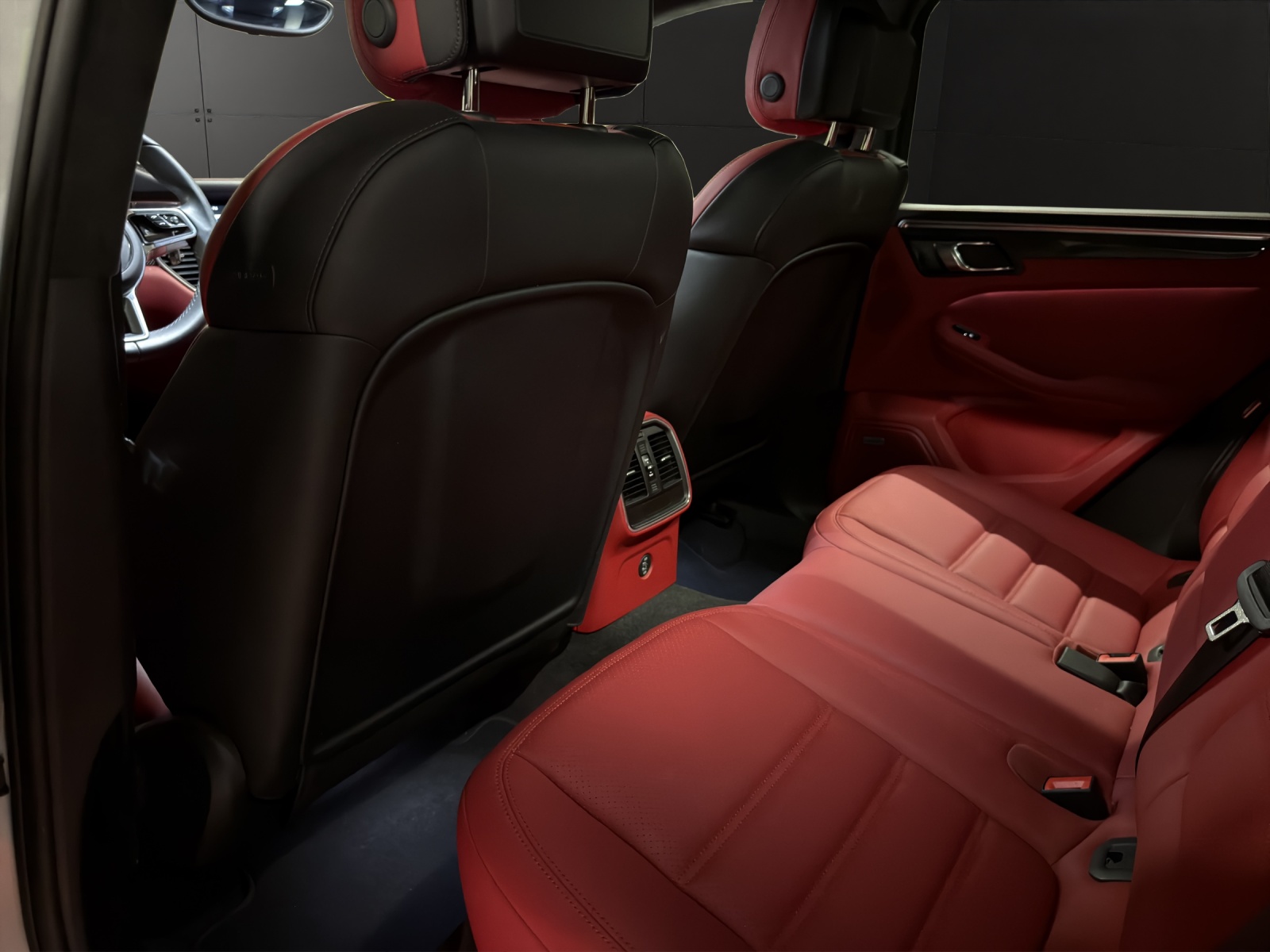 PORSCHE Macan Turbo PDK-image-17