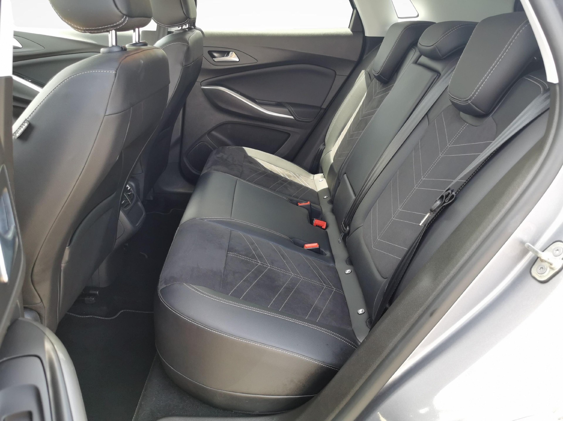OPEL Grandland 1.6 T PHEV Elegance-image-6