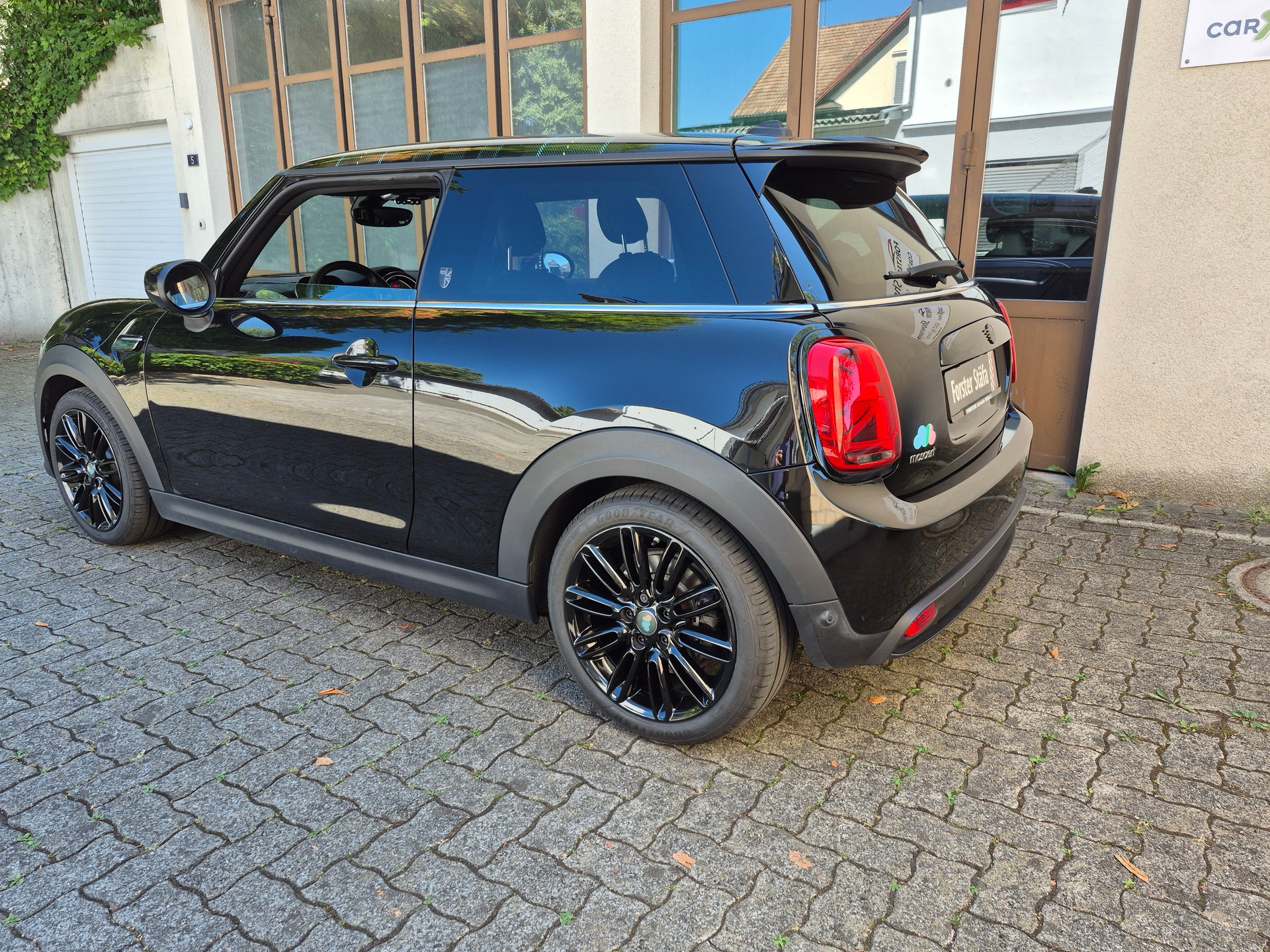 MINI Cooper SE-image-1