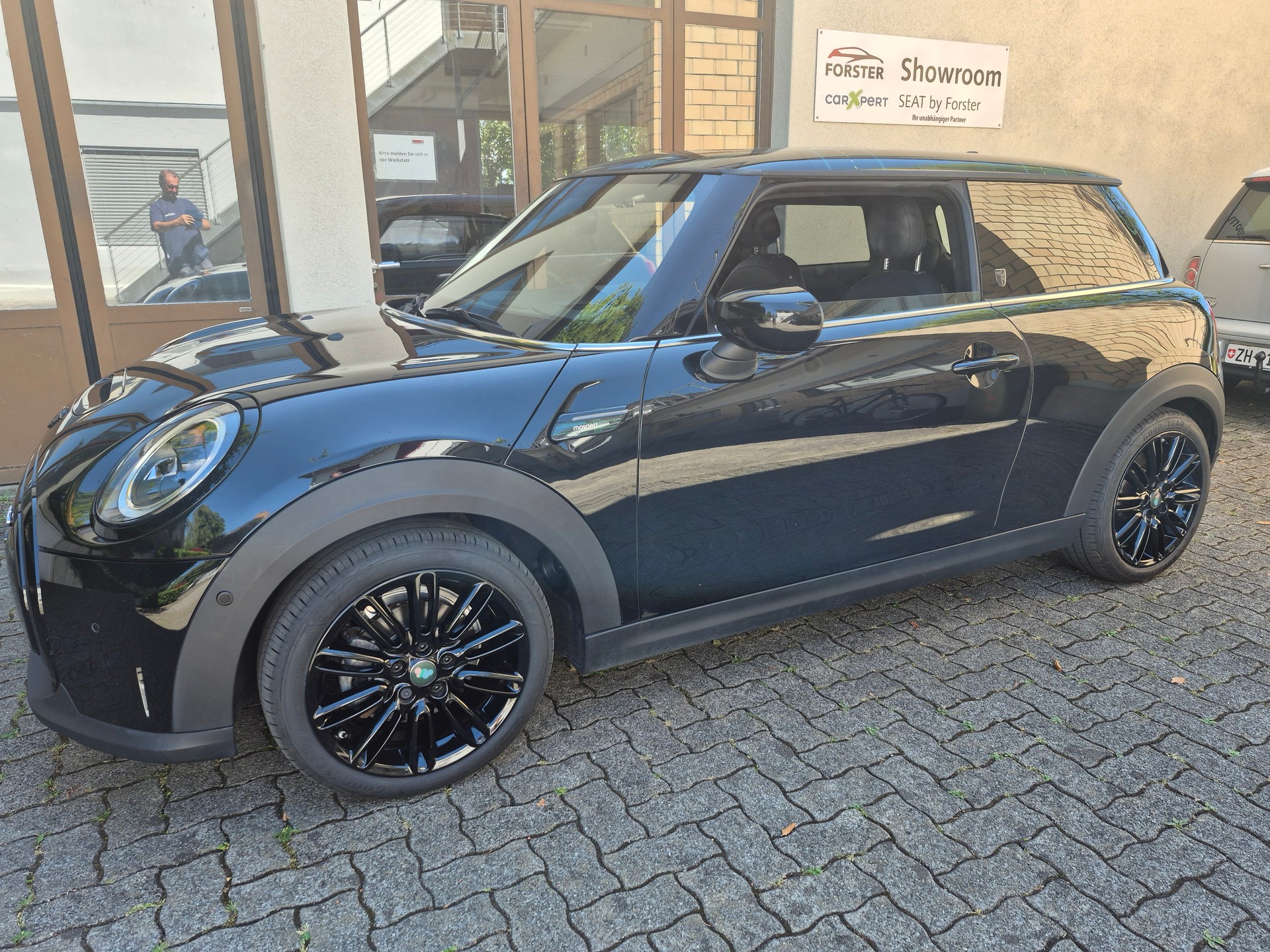 MINI Cooper SE-image-0