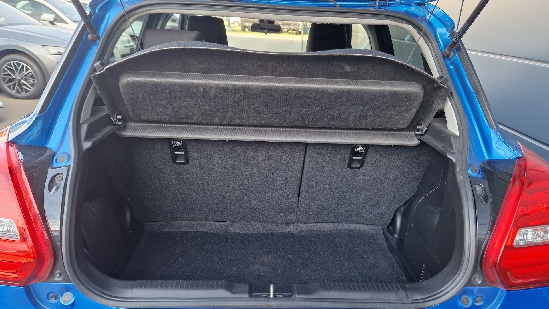 SUZUKI Swift 1.2 Compact + 4x4 Hybrid-image-10