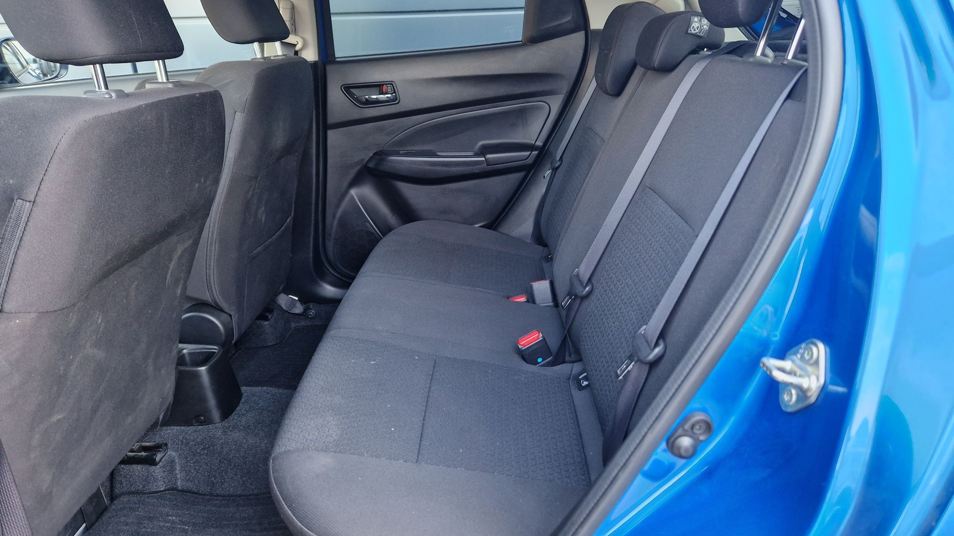 SUZUKI Swift 1.2 Compact + 4x4 Hybrid-image-8