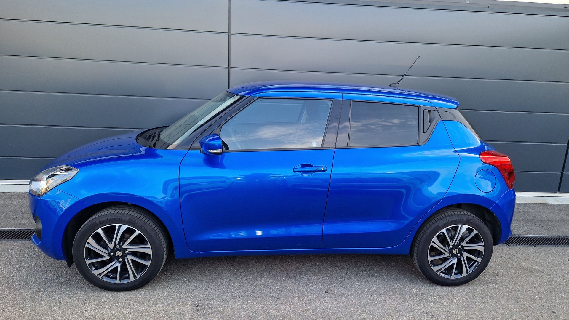 SUZUKI Swift 1.2 Compact + 4x4 Hybrid-image-3