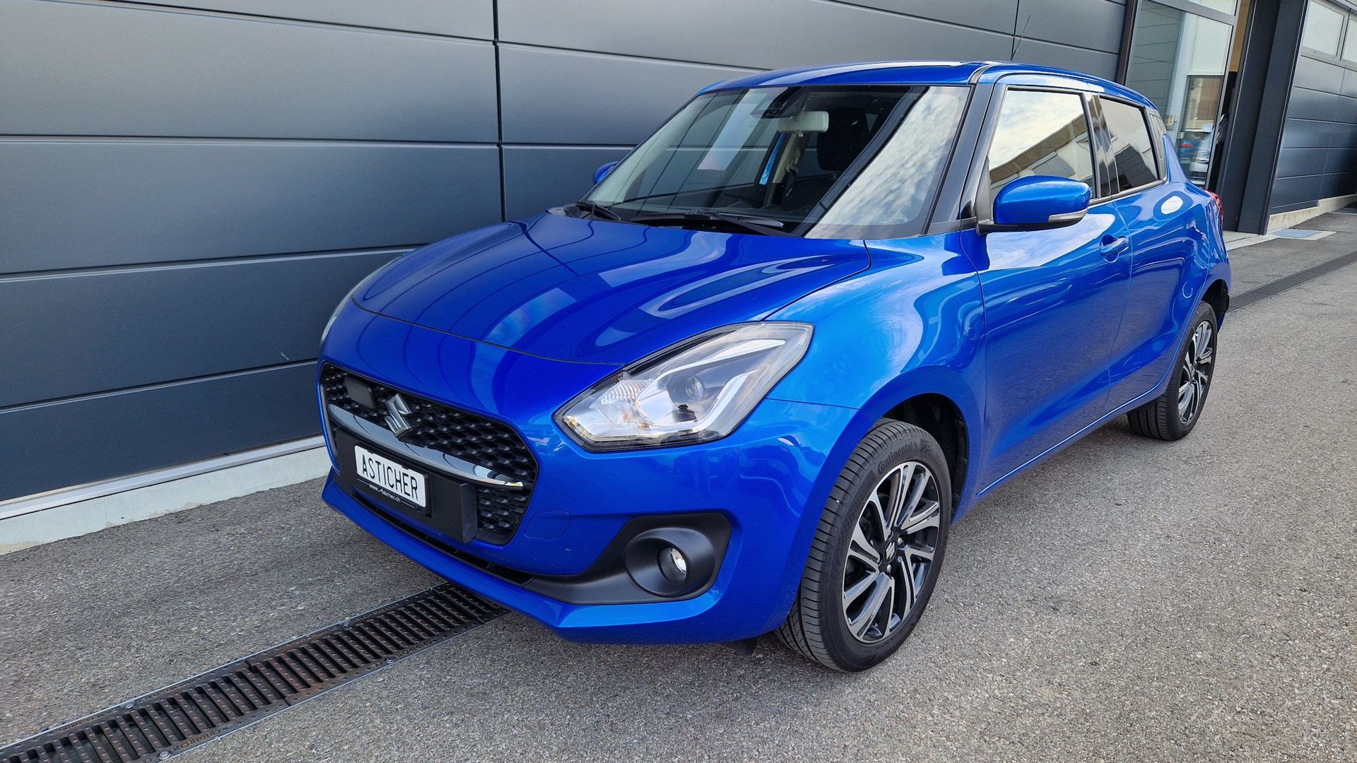 SUZUKI Swift 1.2 Compact + 4x4 Hybrid-image-0