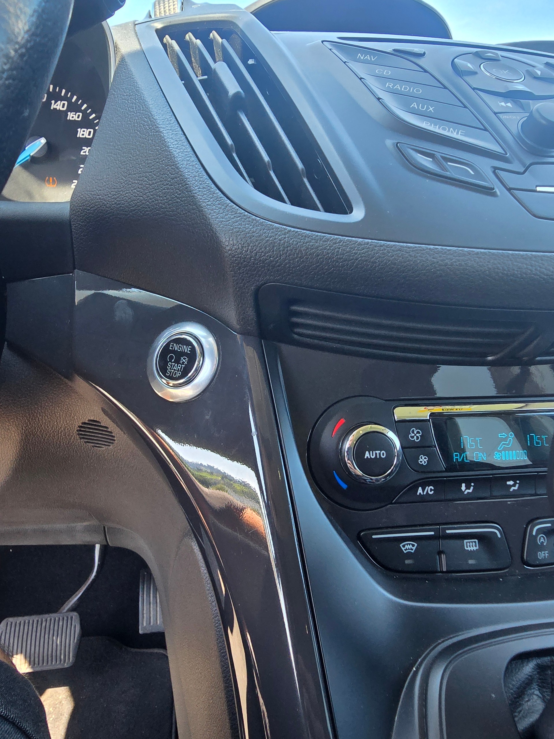 FORD Kuga 2.0 TDCi Titanium 4WD PowerShift-image-13