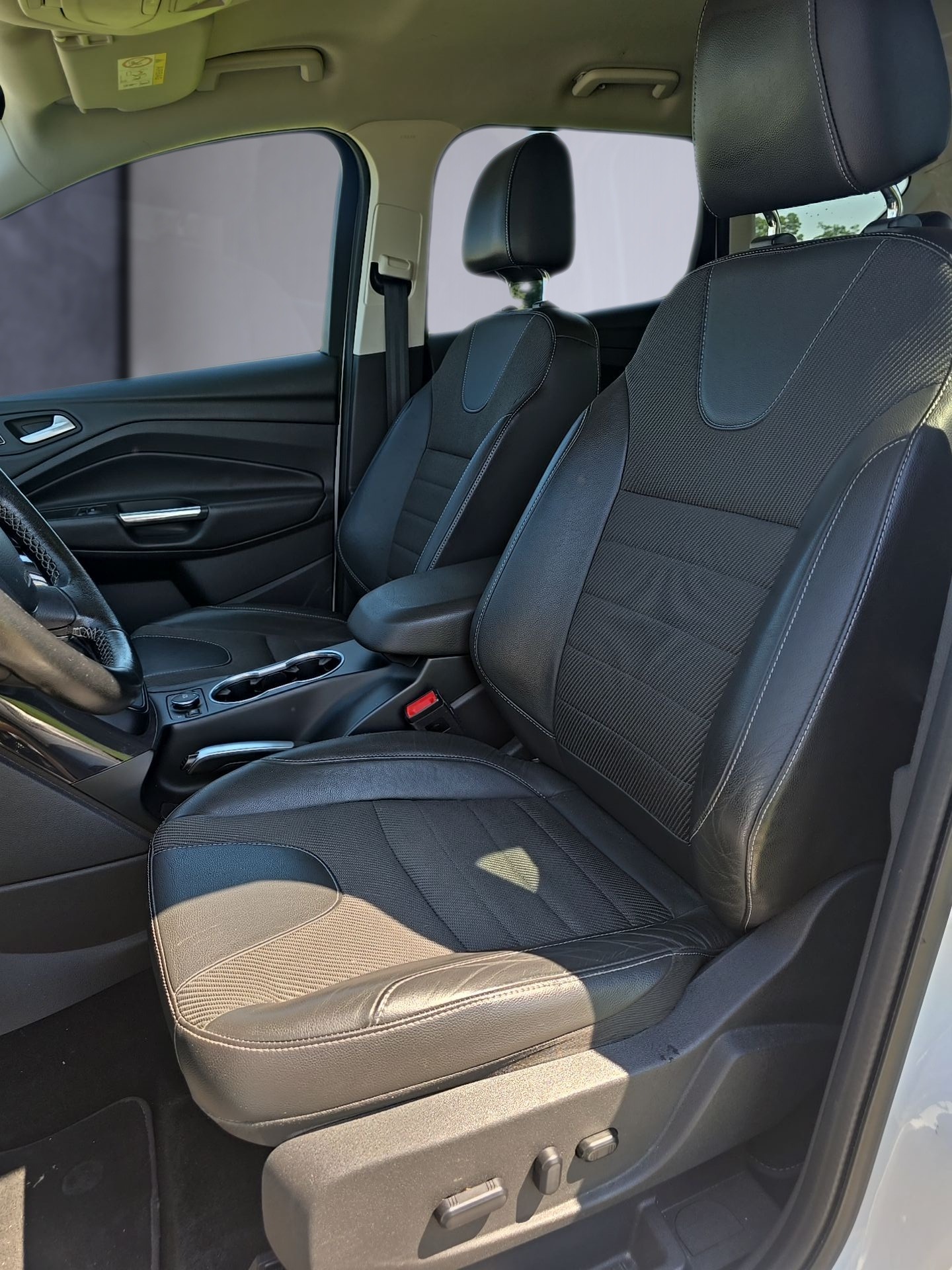 FORD Kuga 2.0 TDCi Titanium 4WD PowerShift-image-18