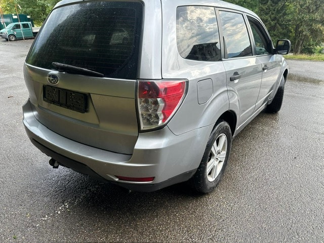 SUBARU Forester 2.0D X Swiss-image-4
