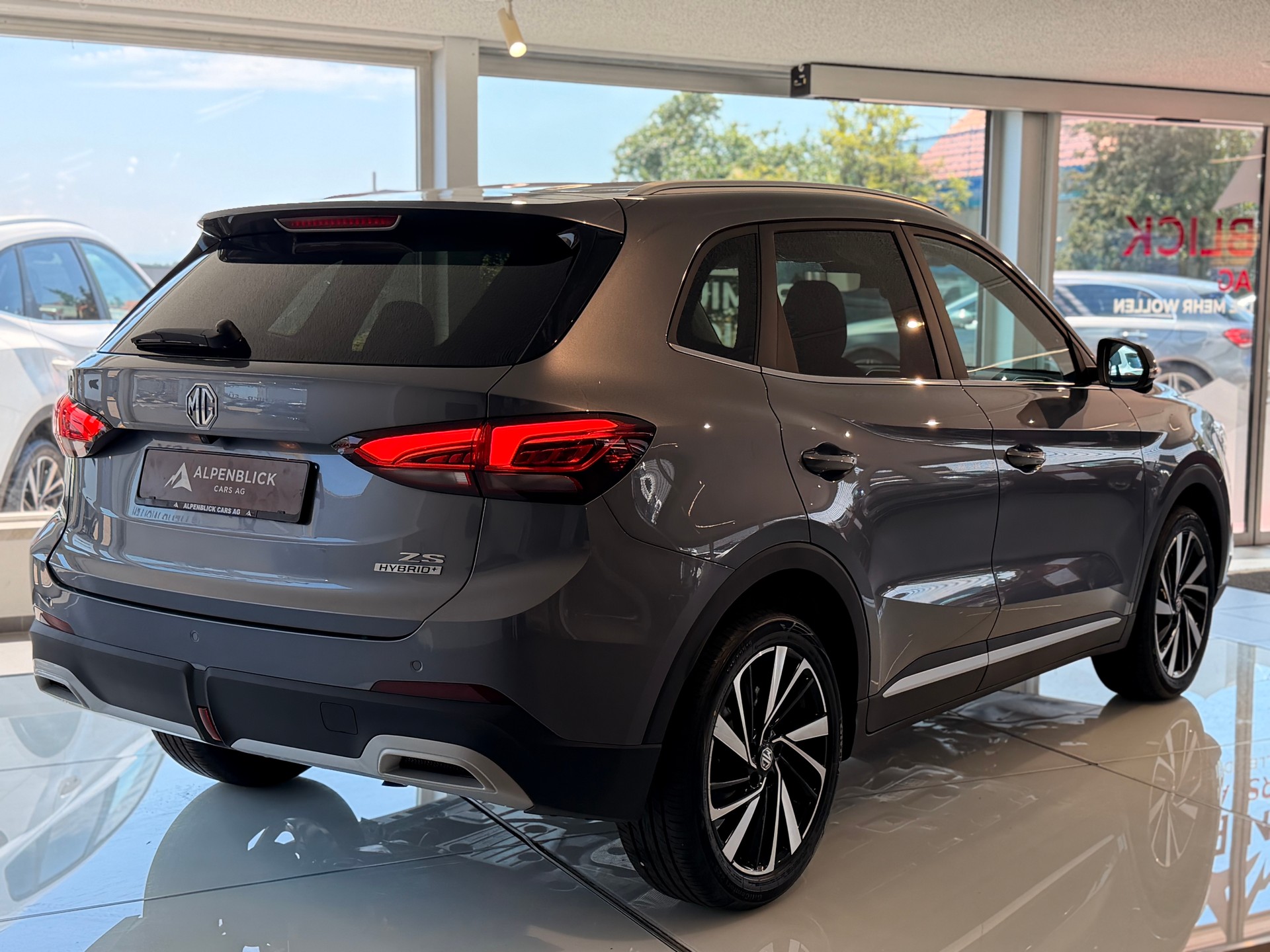 MG ZS 1.5 HEV Luxury-image-8