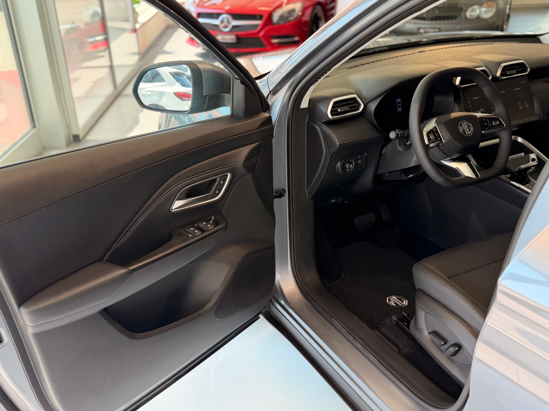 MG ZS 1.5 HEV Luxury-image-14