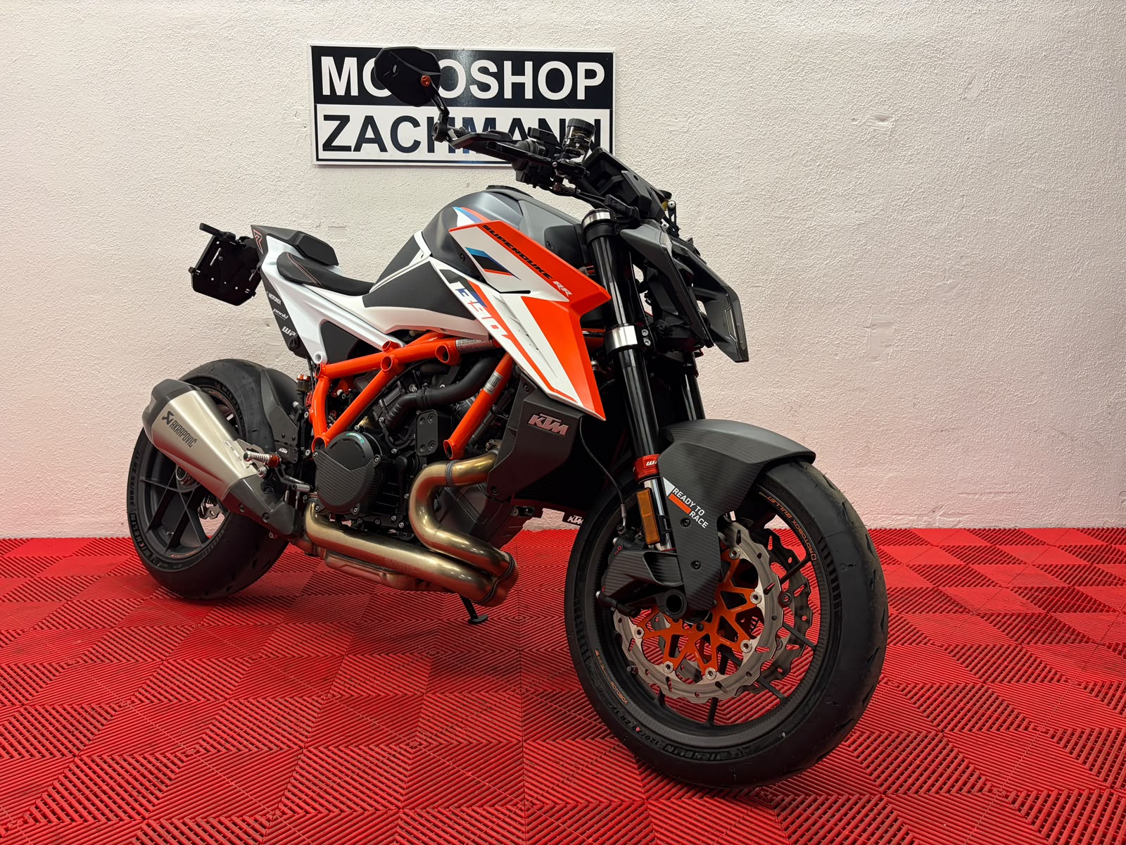 KTM 1390 Super Duke RR-showroom-element-1