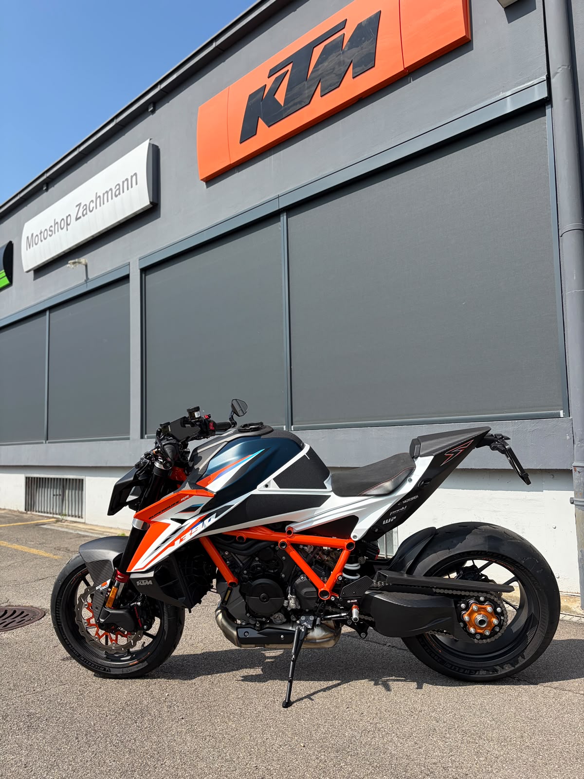 KTM 1390 Super Duke RR-image-6