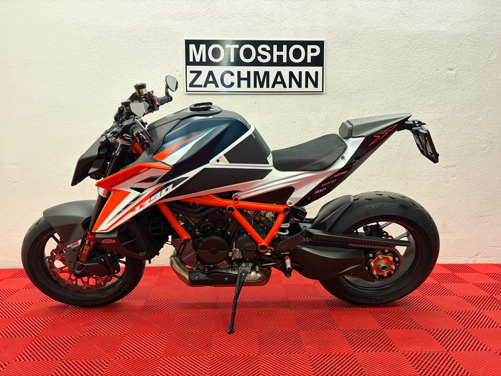 KTM 1390 Super Duke RR-showroom-element-3
