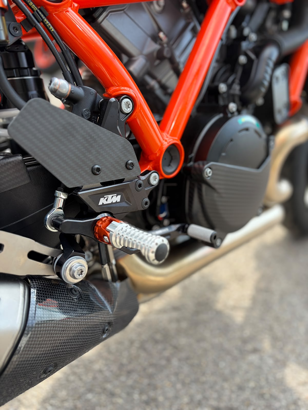 KTM 1390 Super Duke RR-image-10