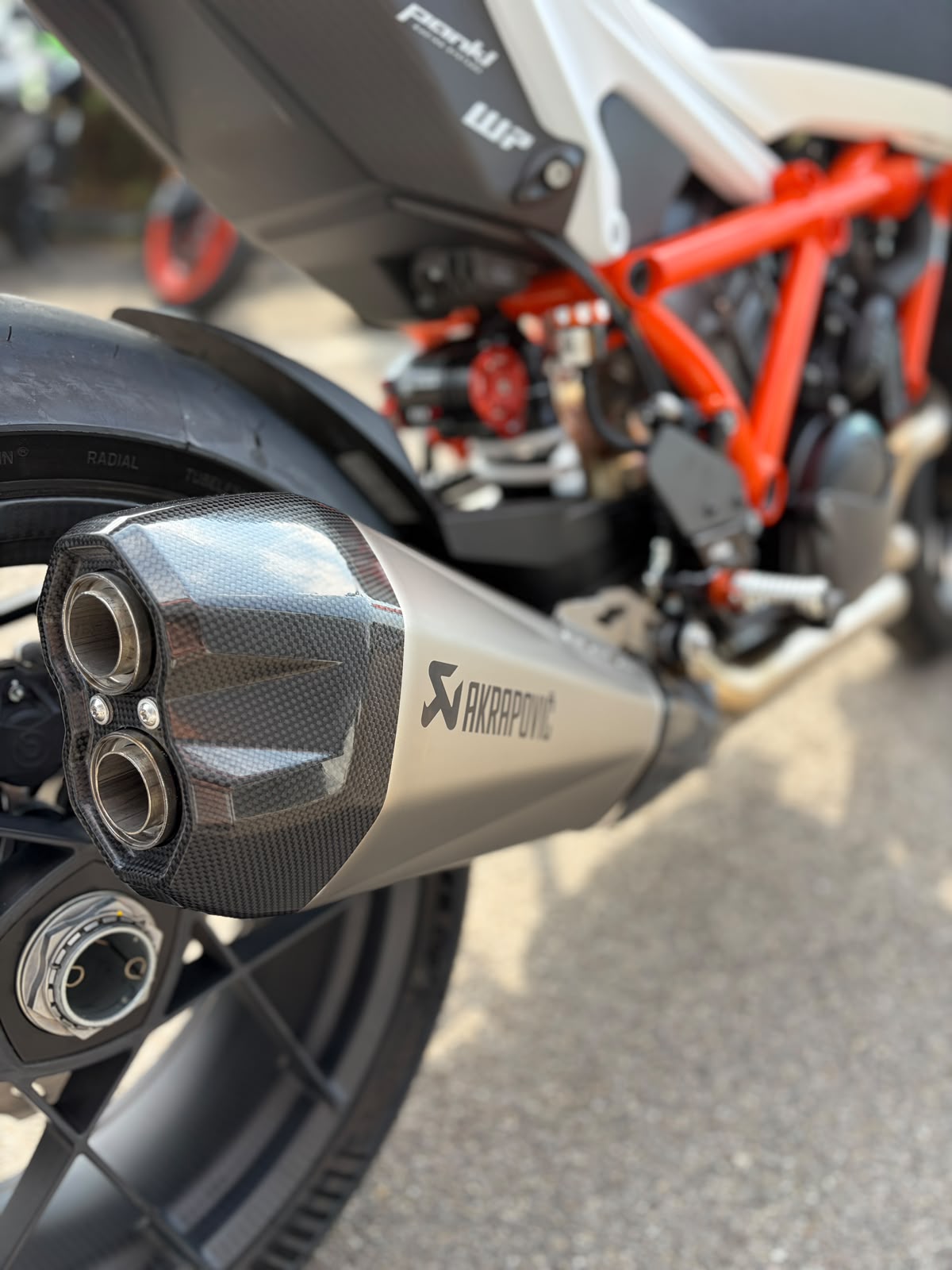 KTM 1390 Super Duke RR-image-11
