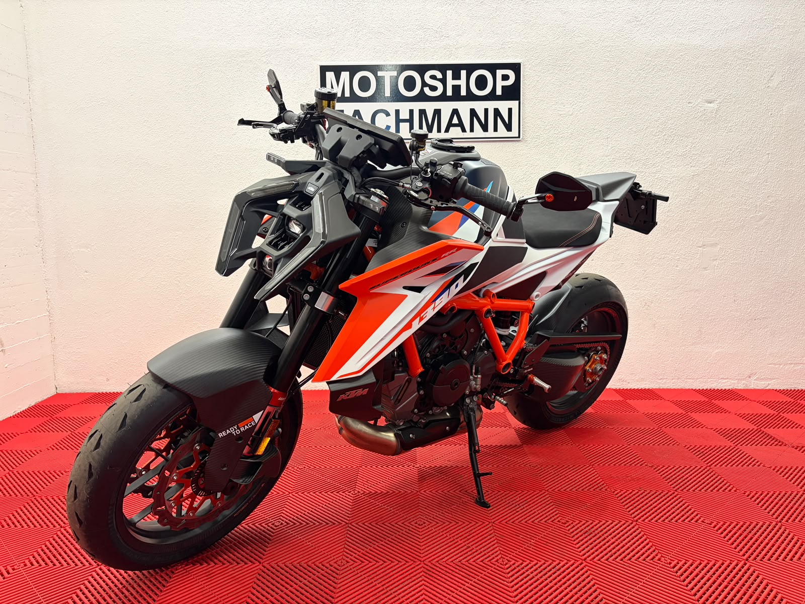 KTM 1390 Super Duke RR-showroom-element-2