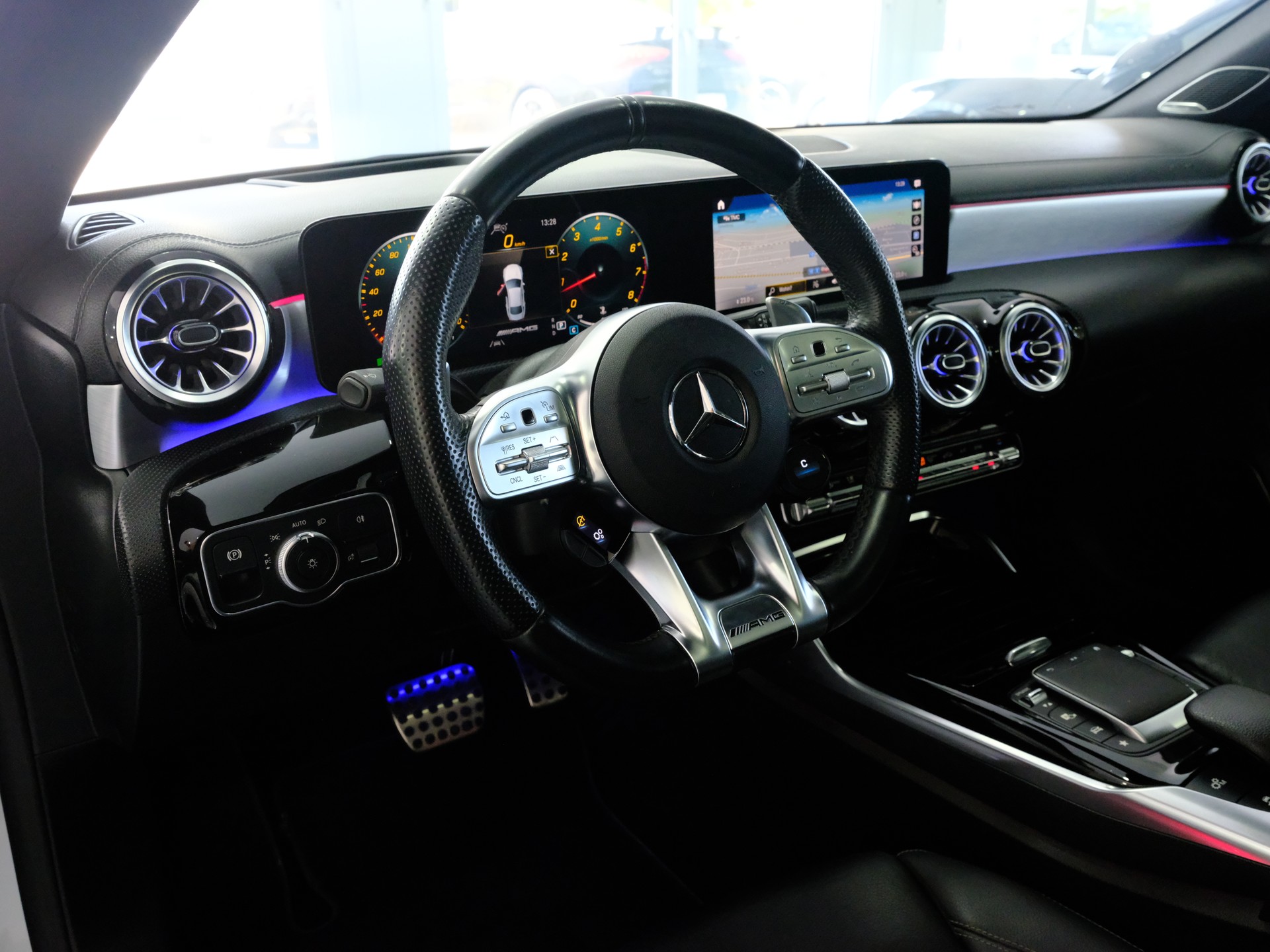 MERCEDES-BENZ CLA 35 AMG 4Matic 7G-DCT-image-8