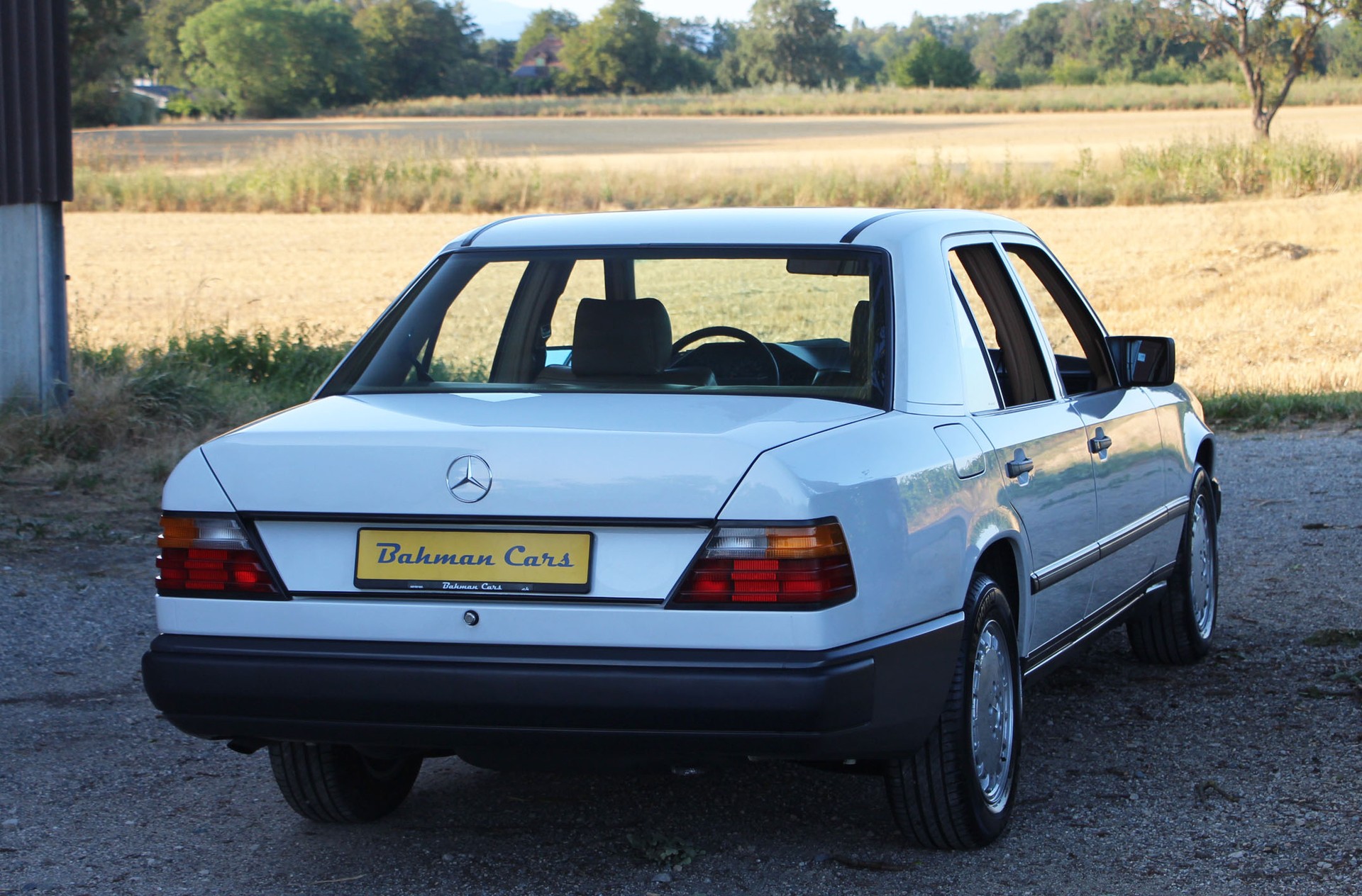MERCEDES-BENZ 230 E-image-3
