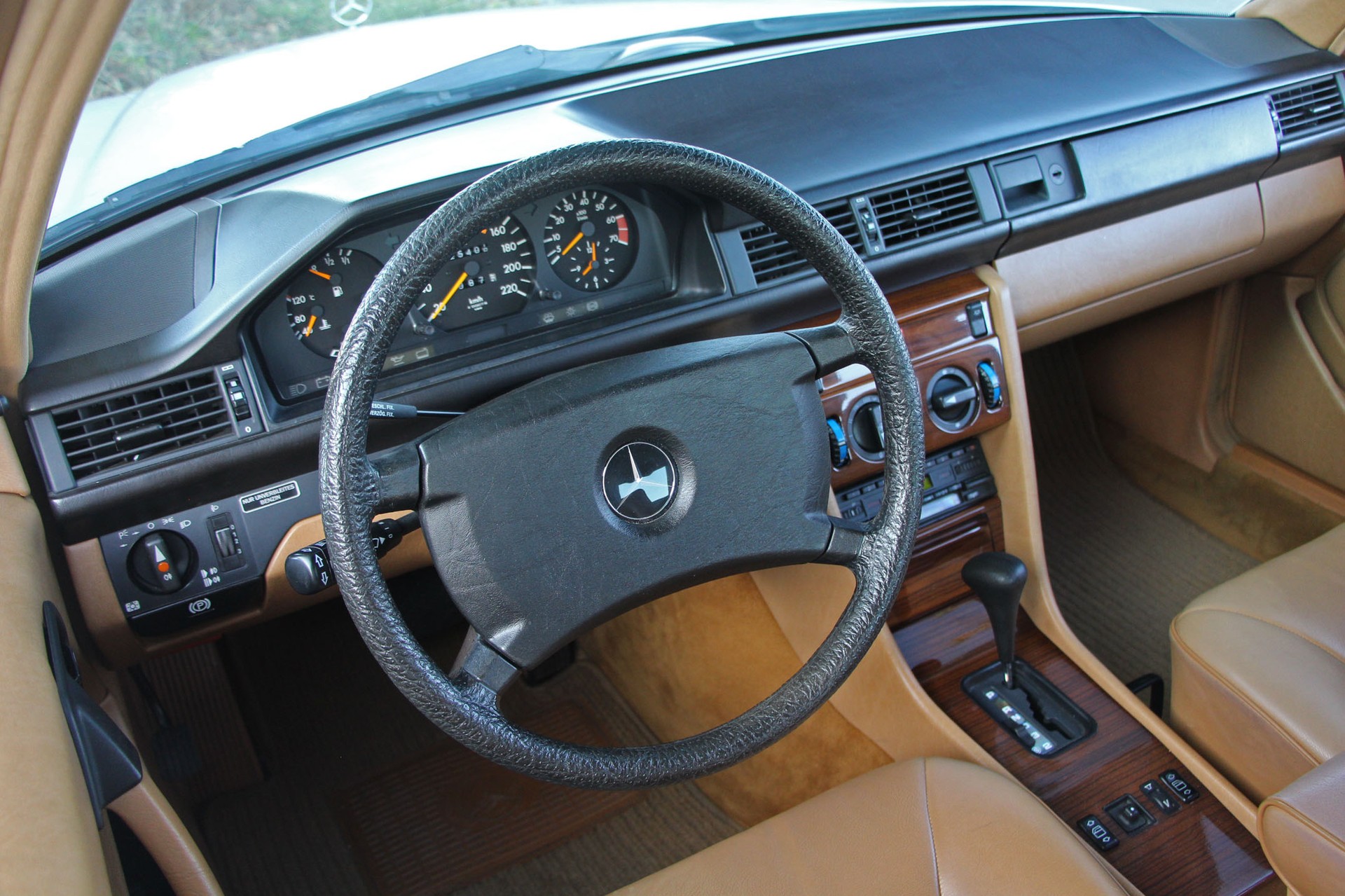MERCEDES-BENZ 230 E-image-6