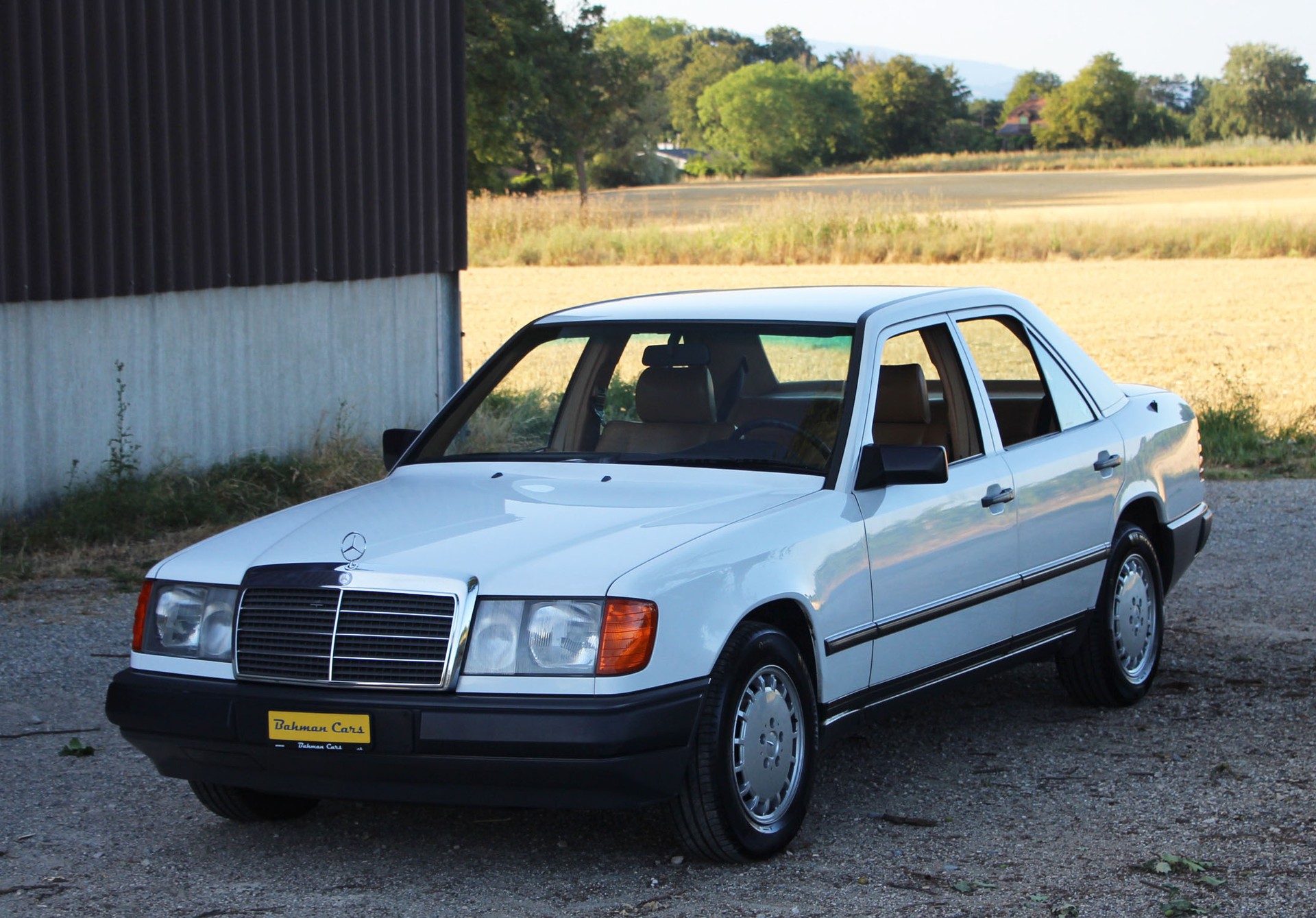 MERCEDES-BENZ 230 E-image-4