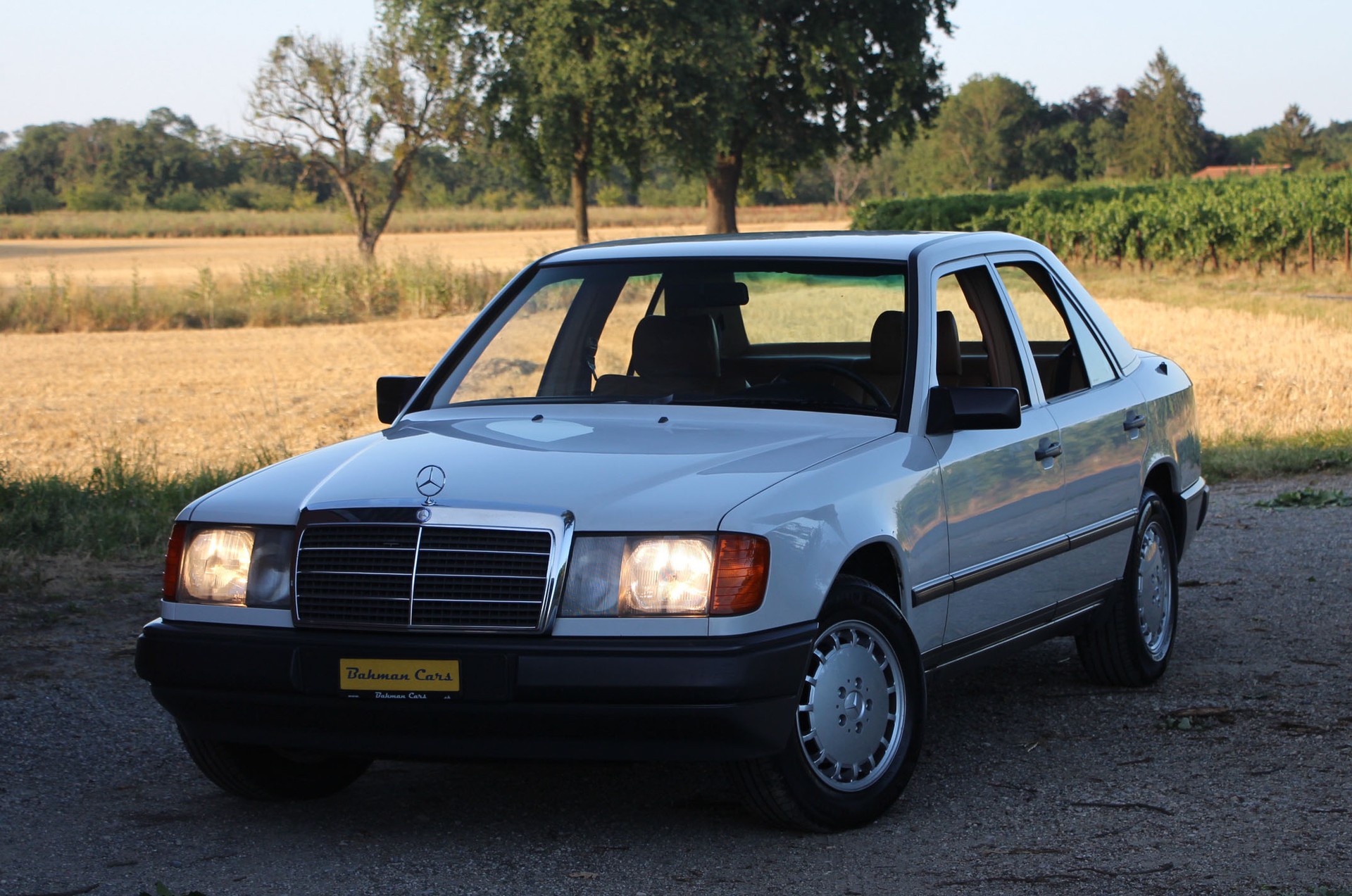 MERCEDES-BENZ 230 E-image-24