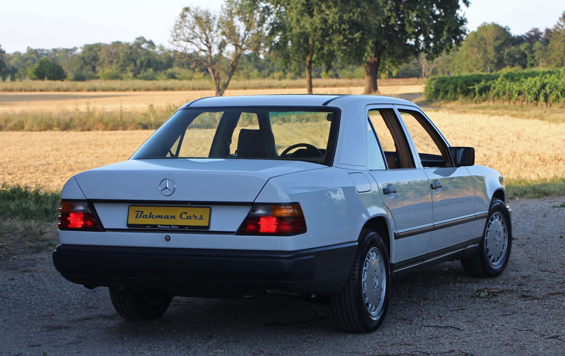 MERCEDES-BENZ 230 E-image-25