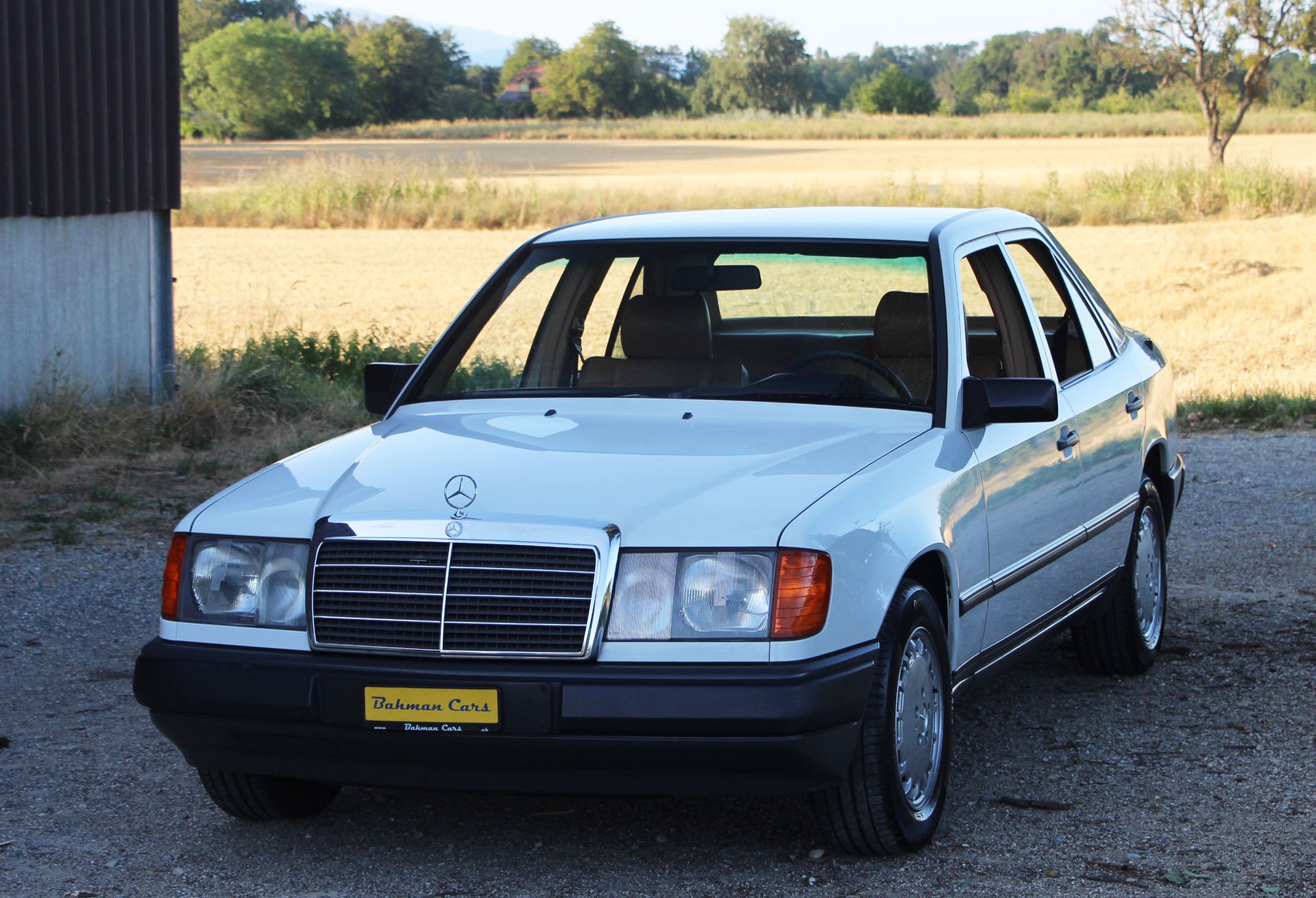 MERCEDES-BENZ 230 E-image-2