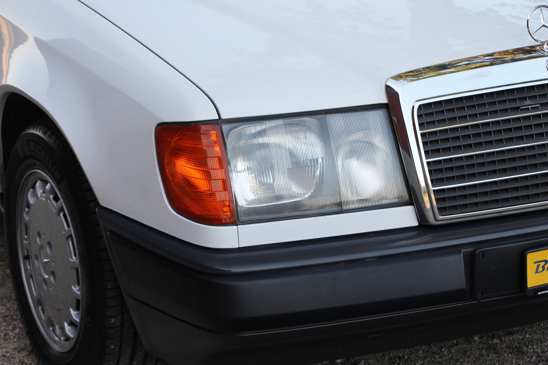 MERCEDES-BENZ 230 E-image-23