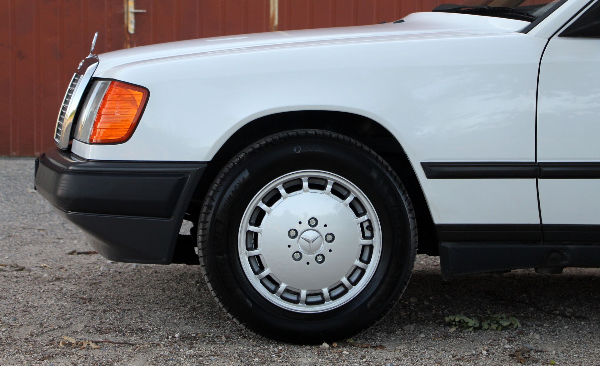 MERCEDES-BENZ 230 E-image-14