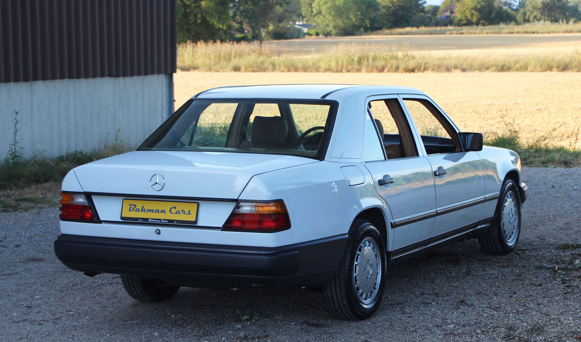 MERCEDES-BENZ 230 E-image-5