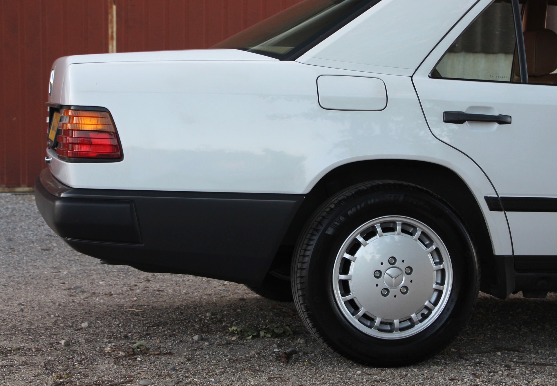 MERCEDES-BENZ 230 E-image-15
