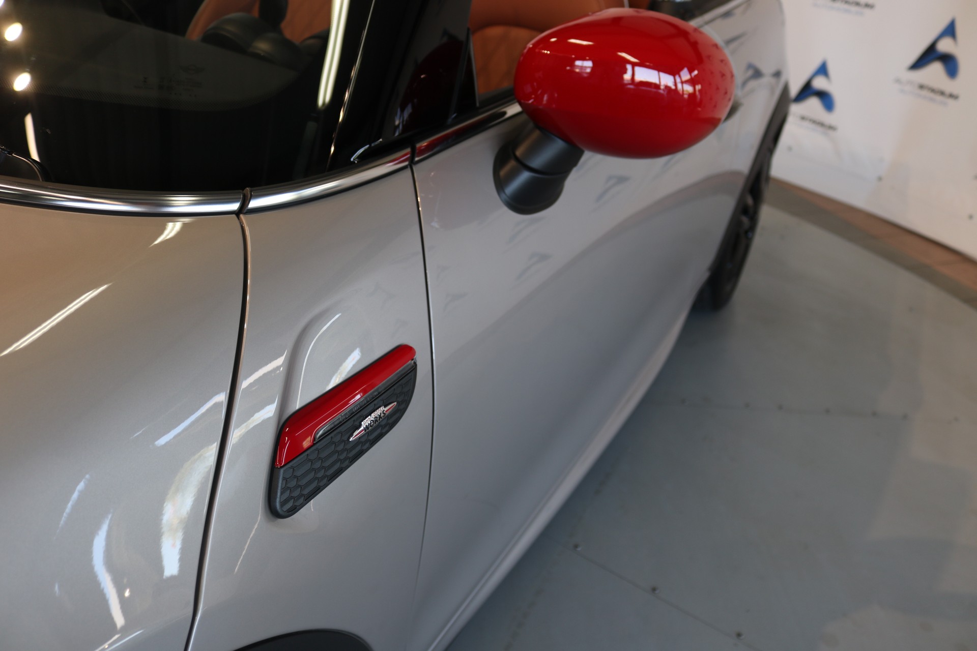 MINI Cooper John Cooper Works Cabriolet Steptronic-image-36