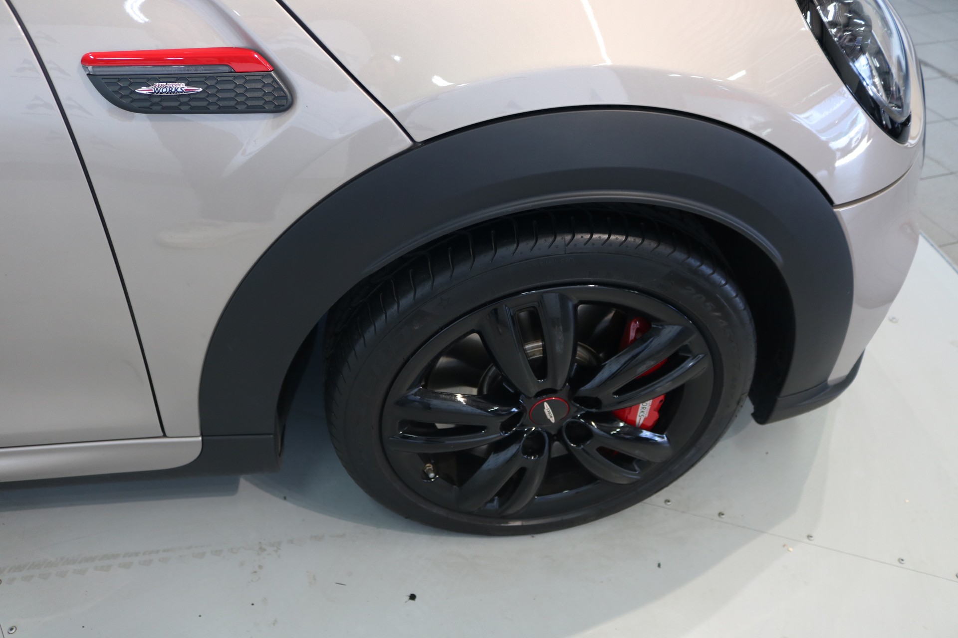 MINI Cooper John Cooper Works Cabriolet Steptronic-image-39